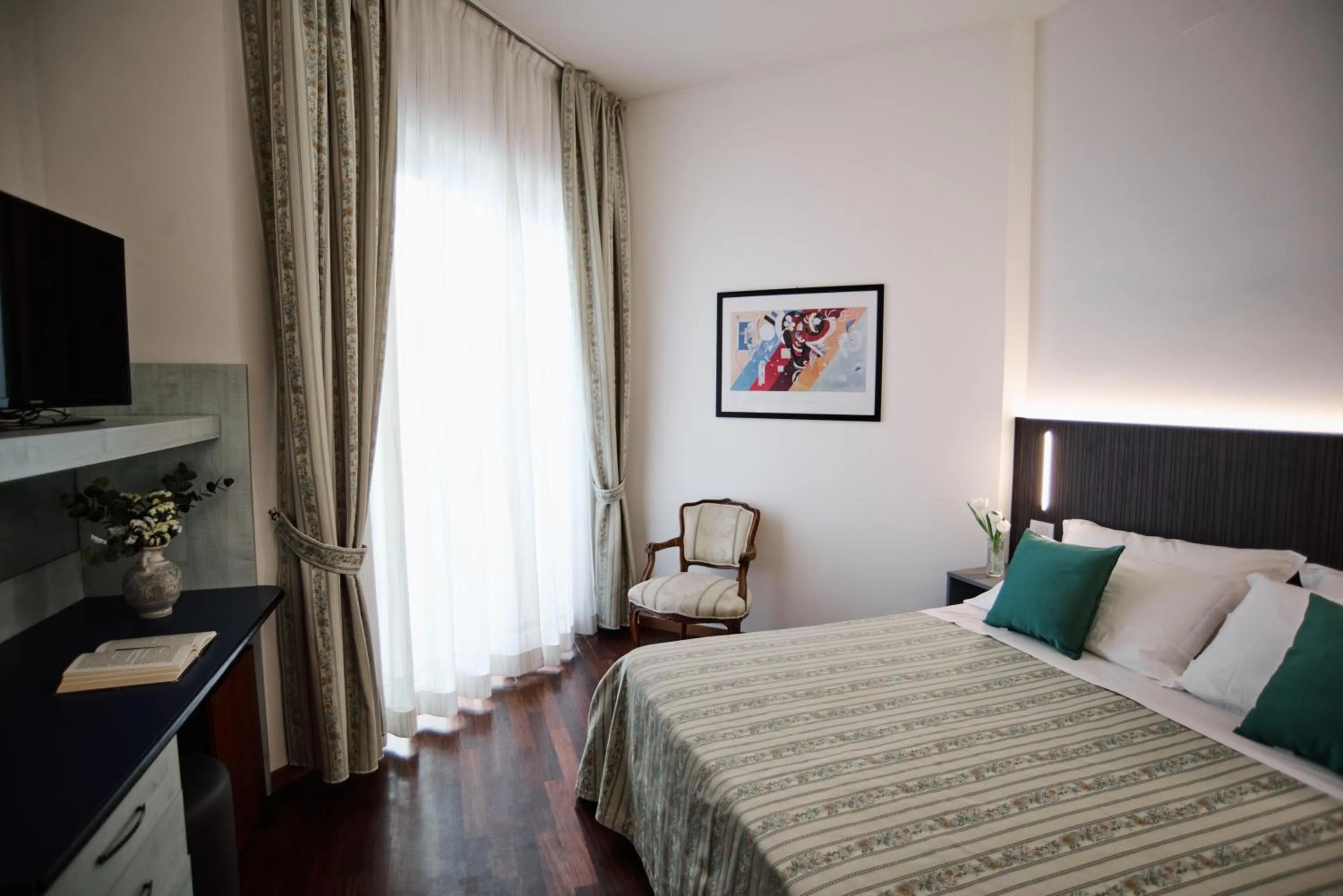 Photo of the whole room in Hotel Negresco