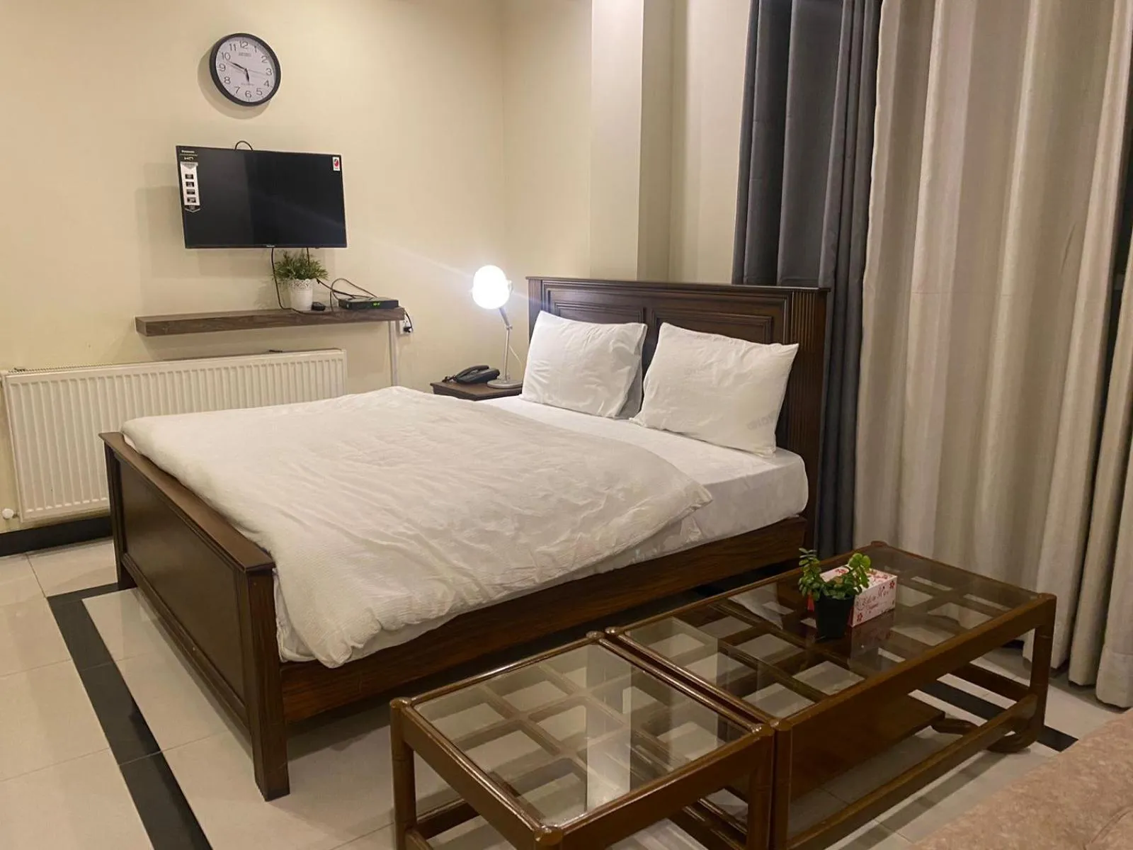 Communal lounge/ TV room, Bed in AK Hotel & Suites