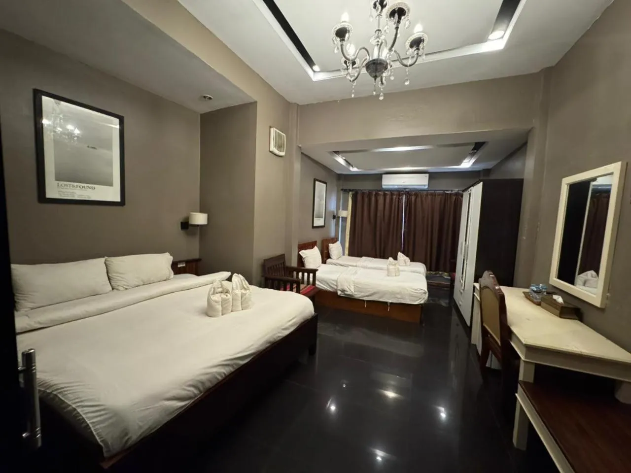 Photo of the whole room, Bed in Ban Channuane