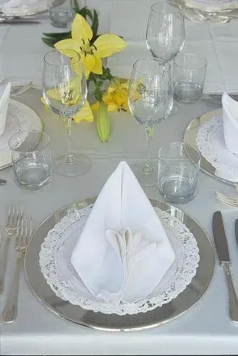 Restaurant/places to eat in M Glamour Hotel Restaurant/places to eat in M Glamour Hotel