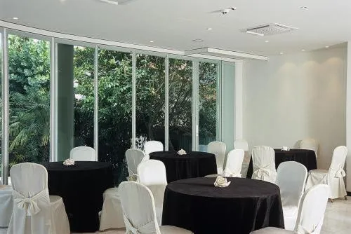 Restaurant/places to eat in M Glamour Hotel