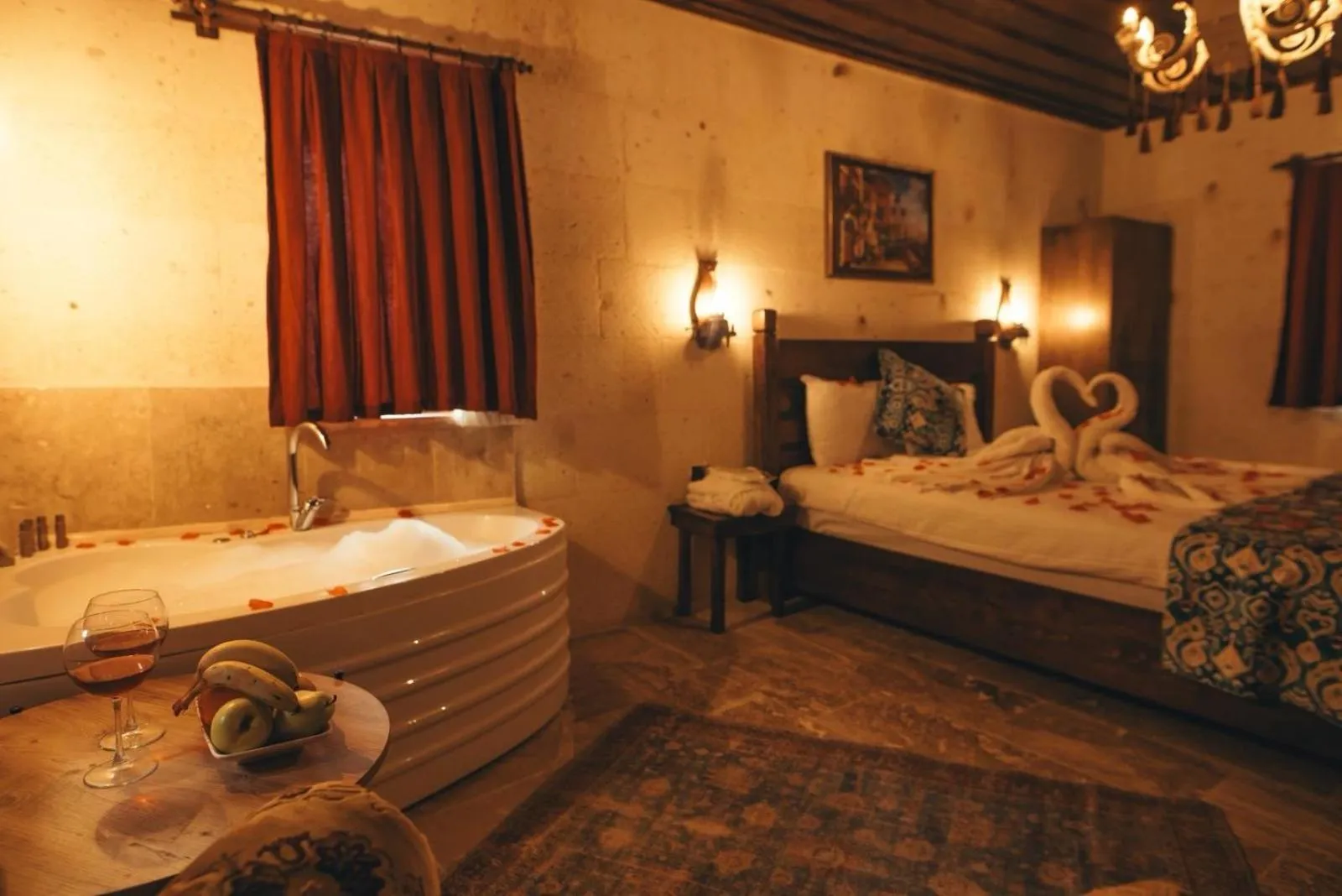 Photo of the whole room, Bed in Tale Cave İnn