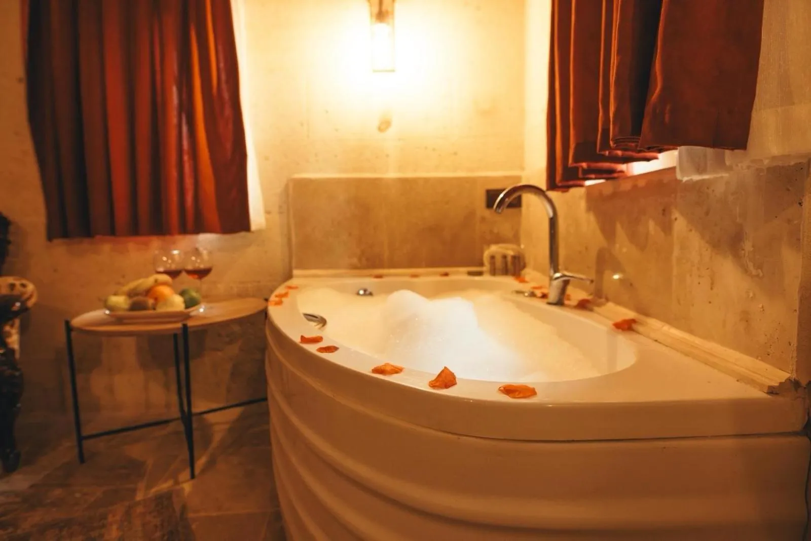 Photo of the whole room in Tale Cave İnn