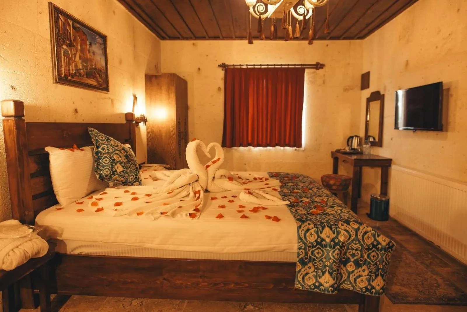 Photo of the whole room, Bed in Tale Cave İnn