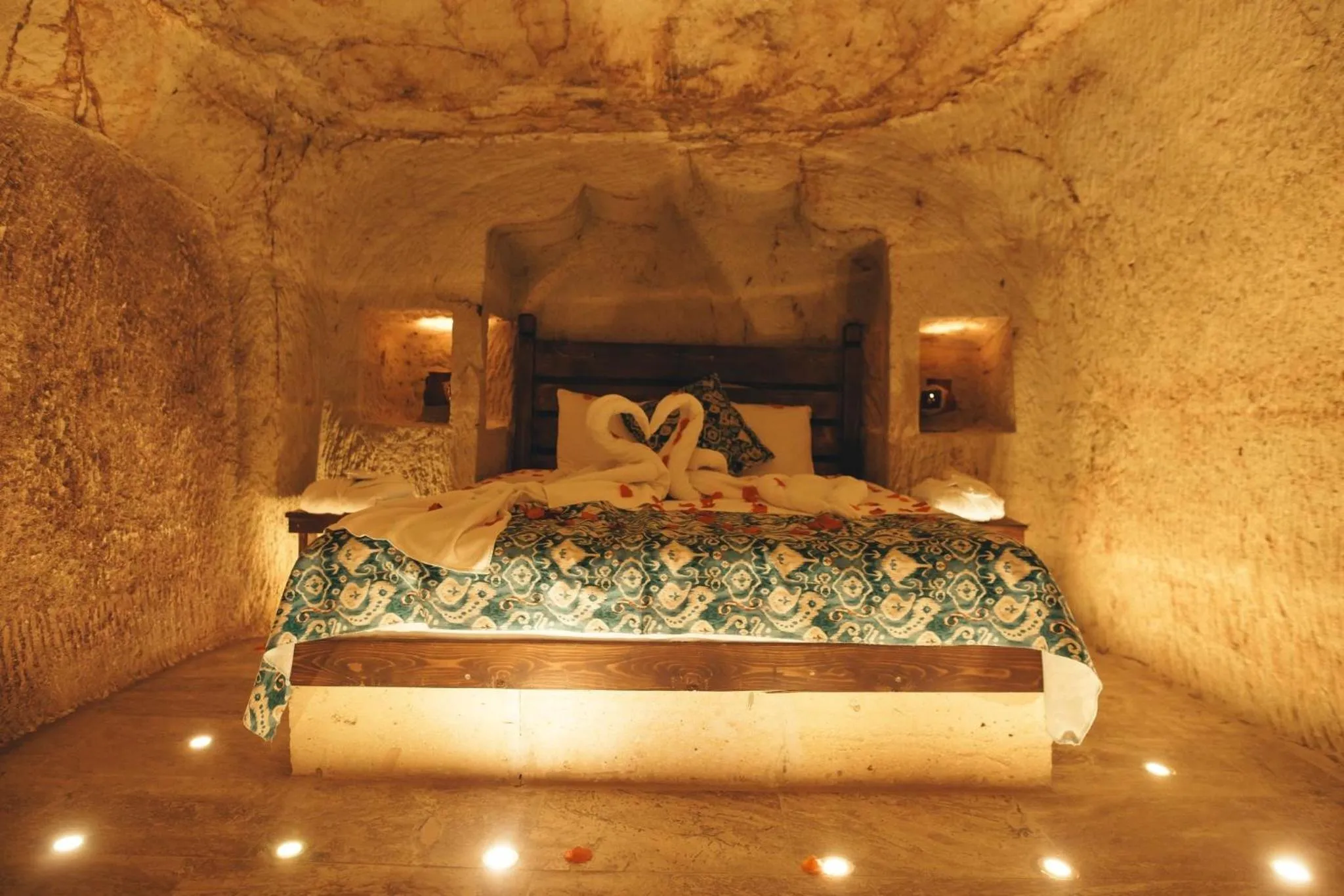 Photo of the whole room, Bed in Tale Cave İnn