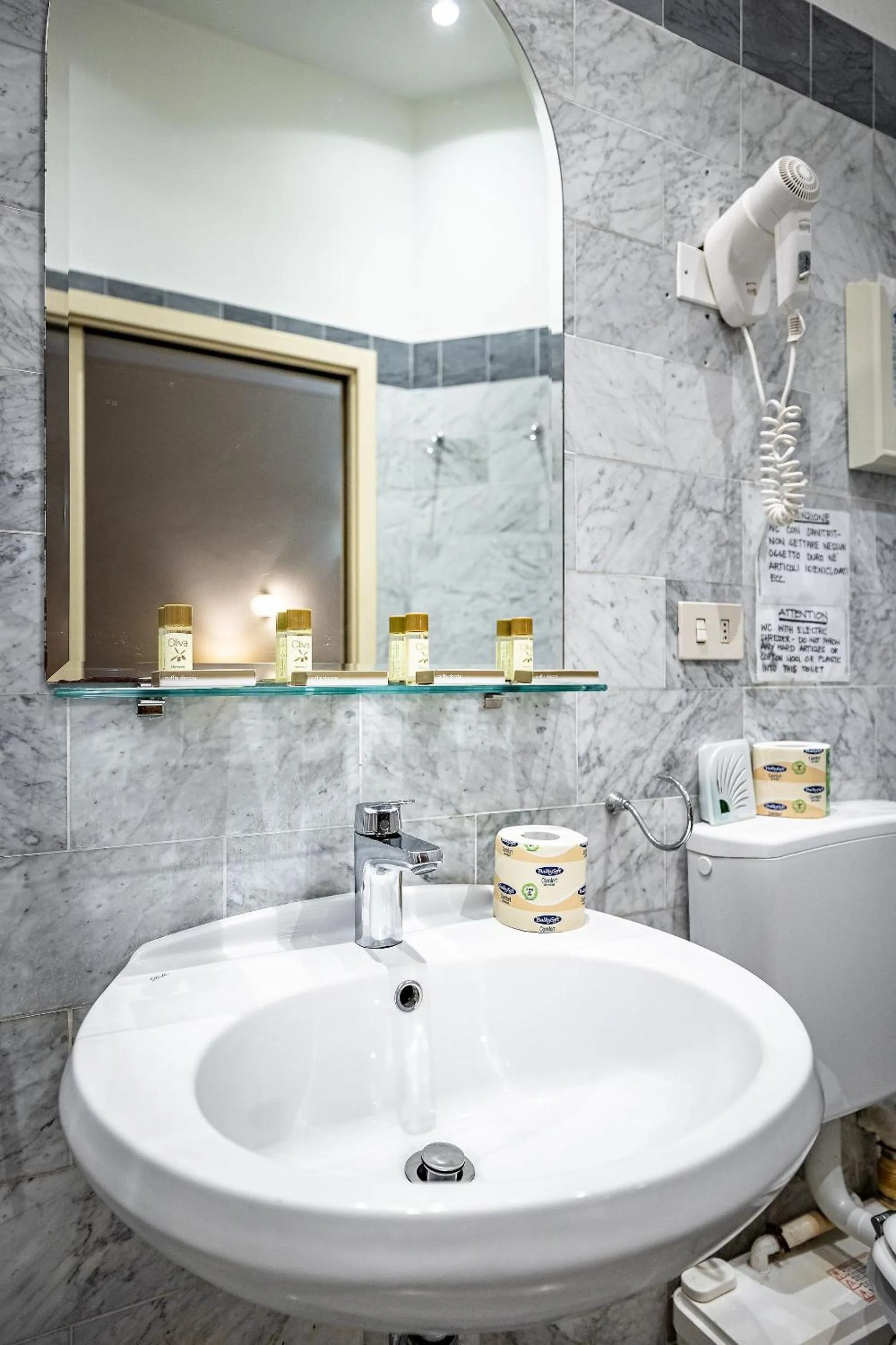 Bathroom in Bellevue House Affittacamere