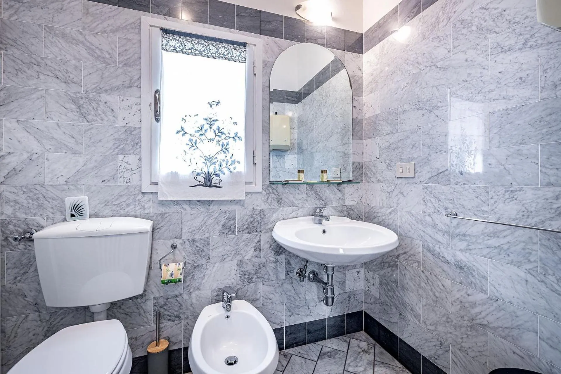 Bathroom in Bellevue House Affittacamere