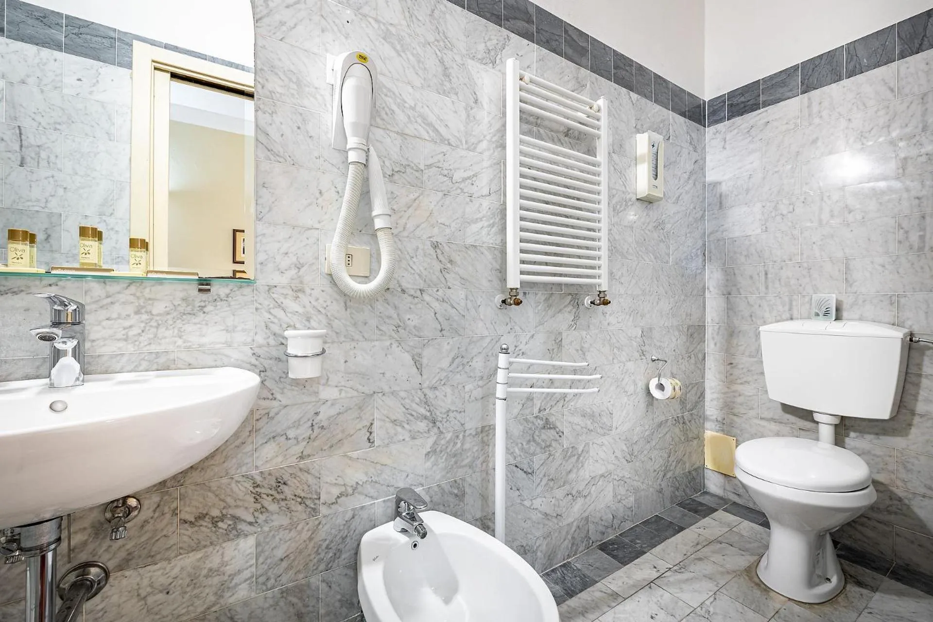 Bathroom in Bellevue House Affittacamere