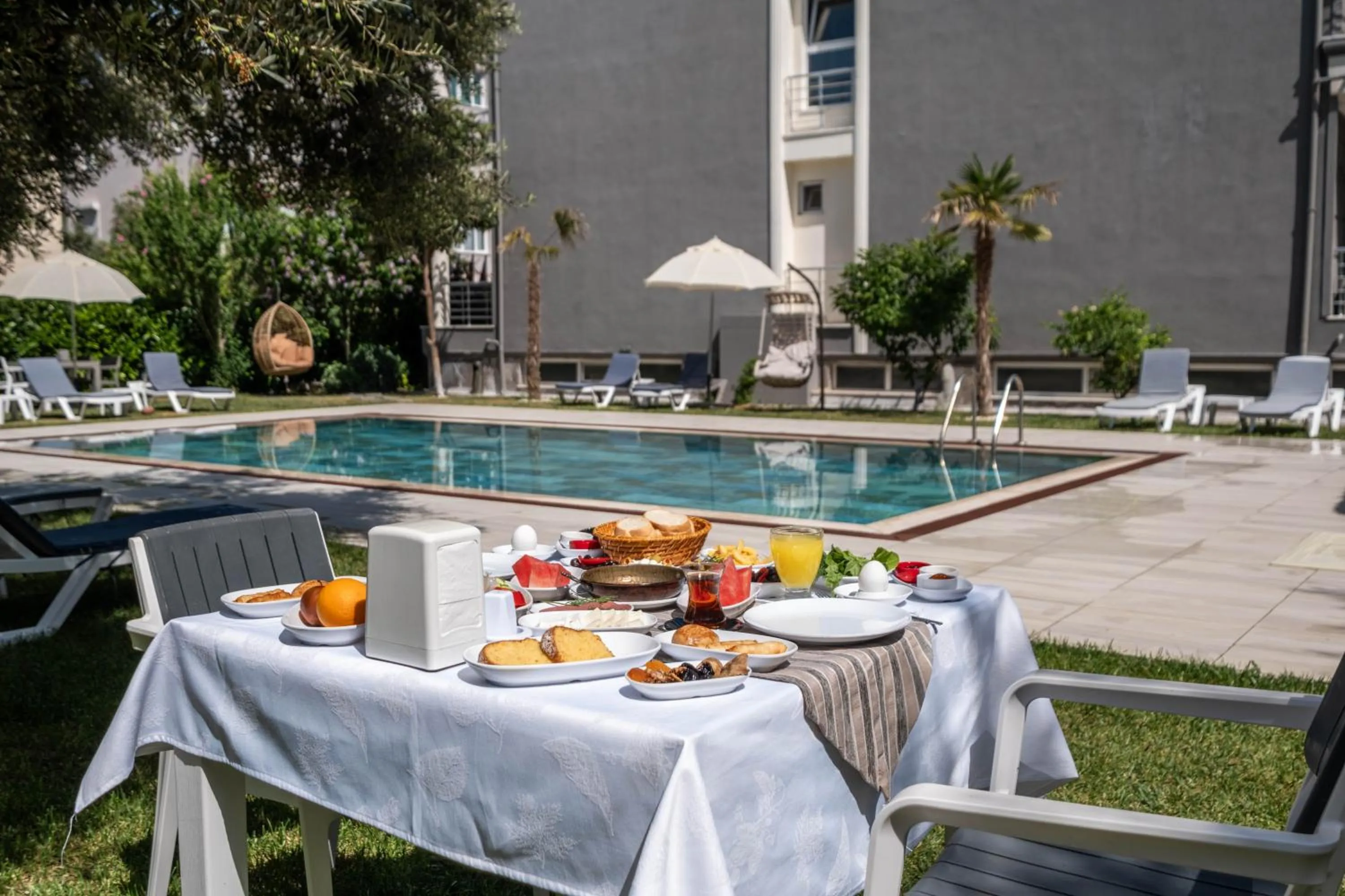 Pool view in Platanus Hotel Altınoluk