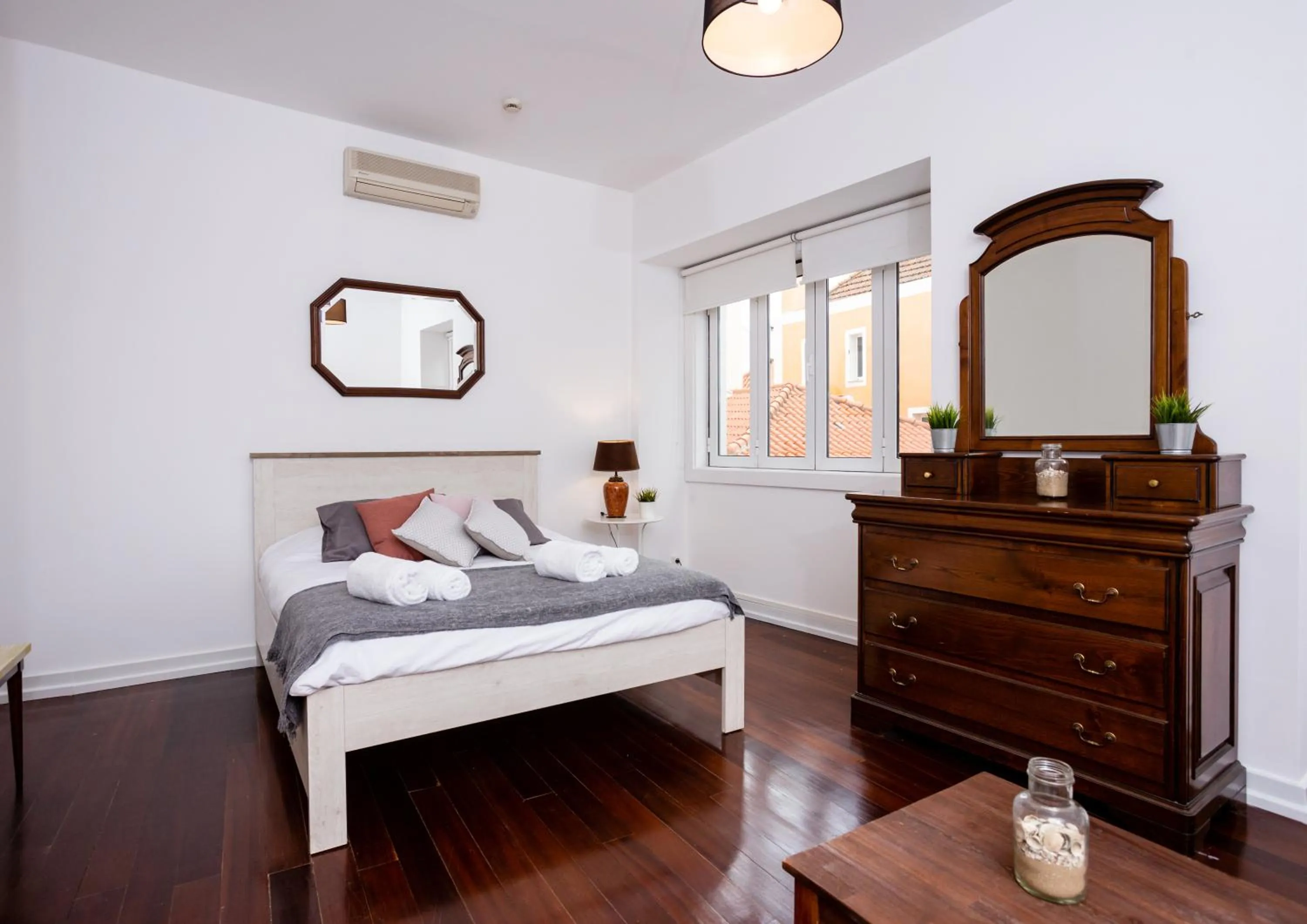 Photo of the whole room in Kais do Sol