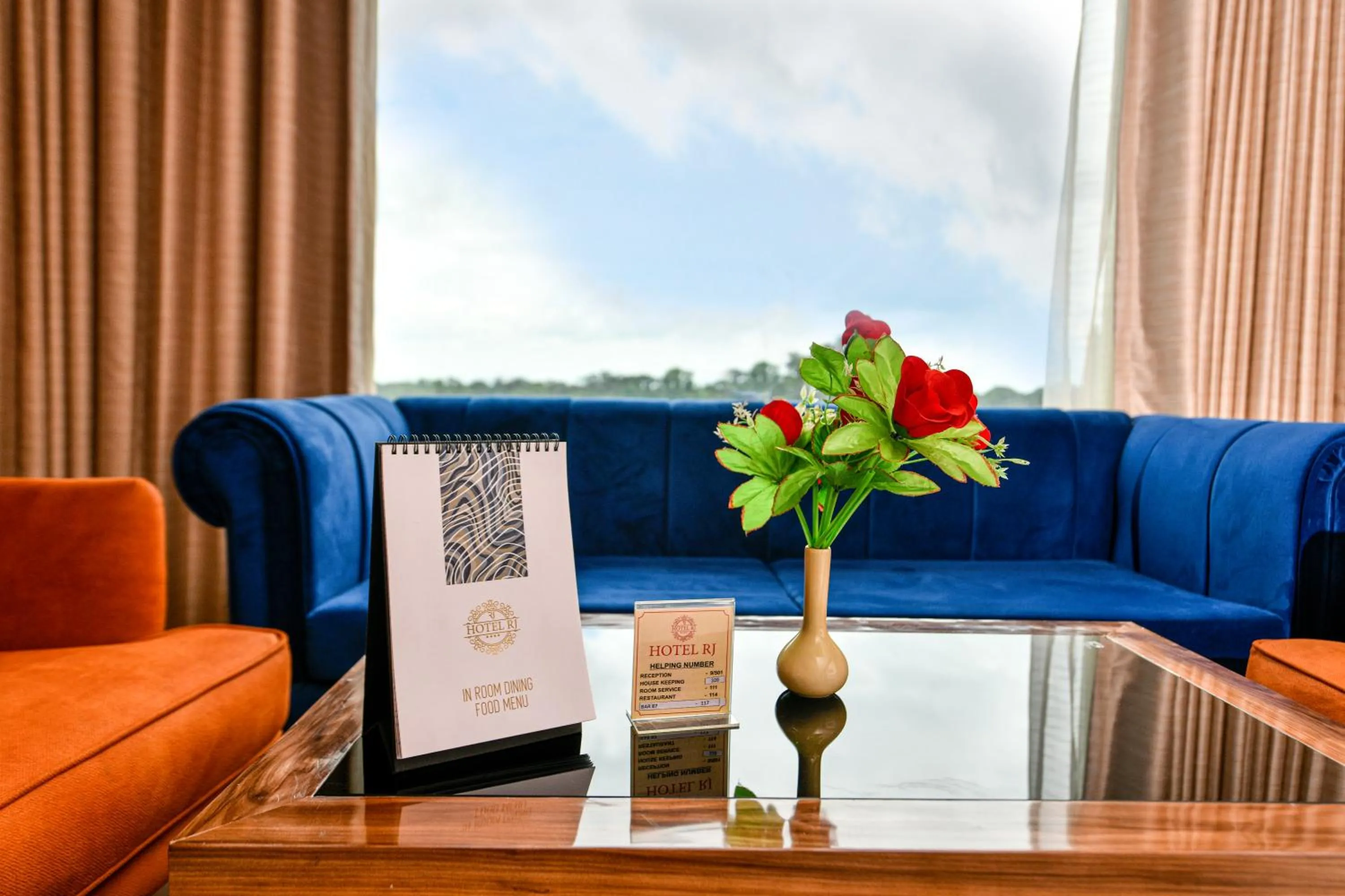 Seating area in Hotel RJ