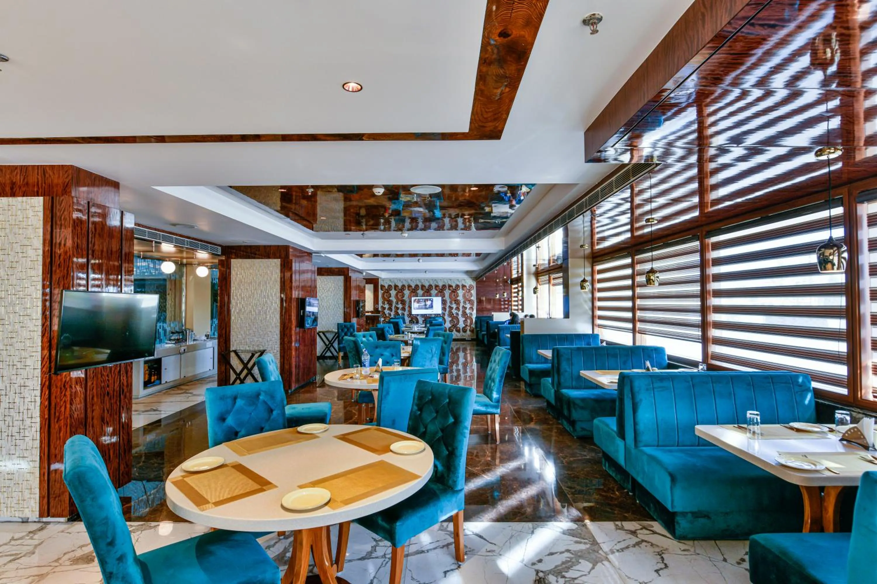 Restaurant/places to eat in Hotel RJ