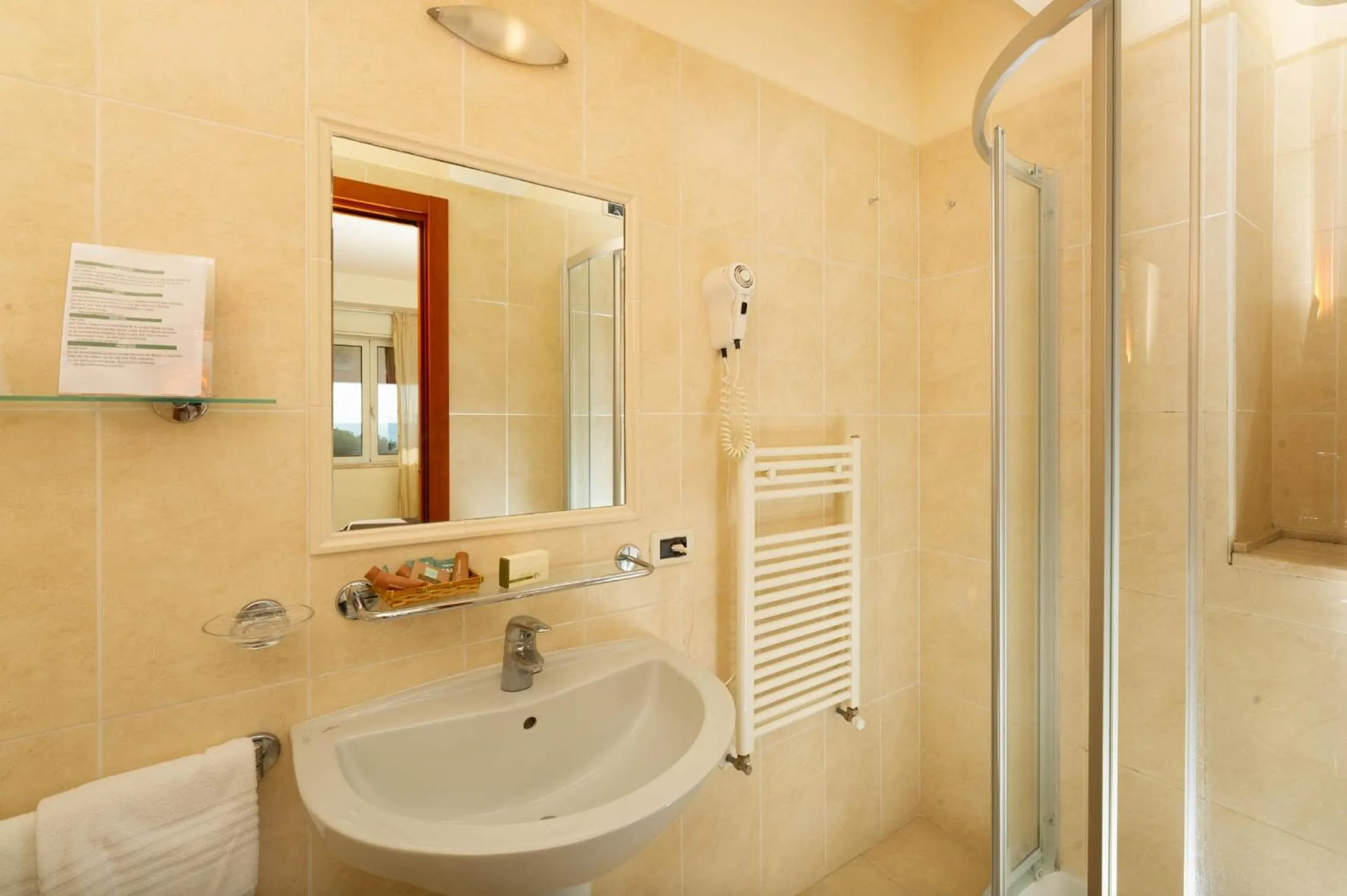 Shower in Hotel Nuova Sabrina