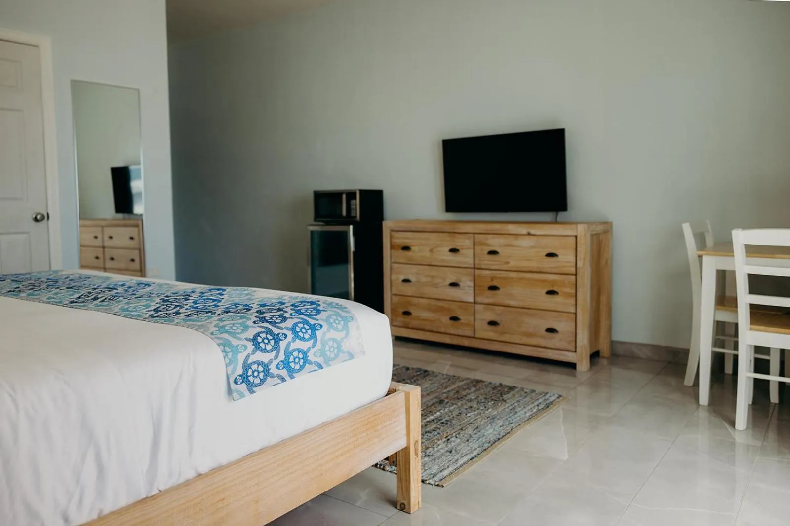 Bed in Grapetree Bay Hotel and Villas