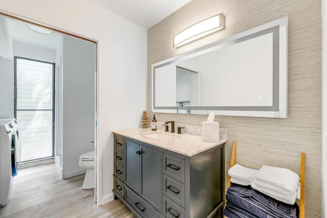 Stunning Views Best location in Hilo 2BR modern Condo