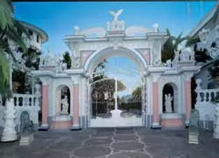 Facade/entrance in Grand Hotel La Sonrisa