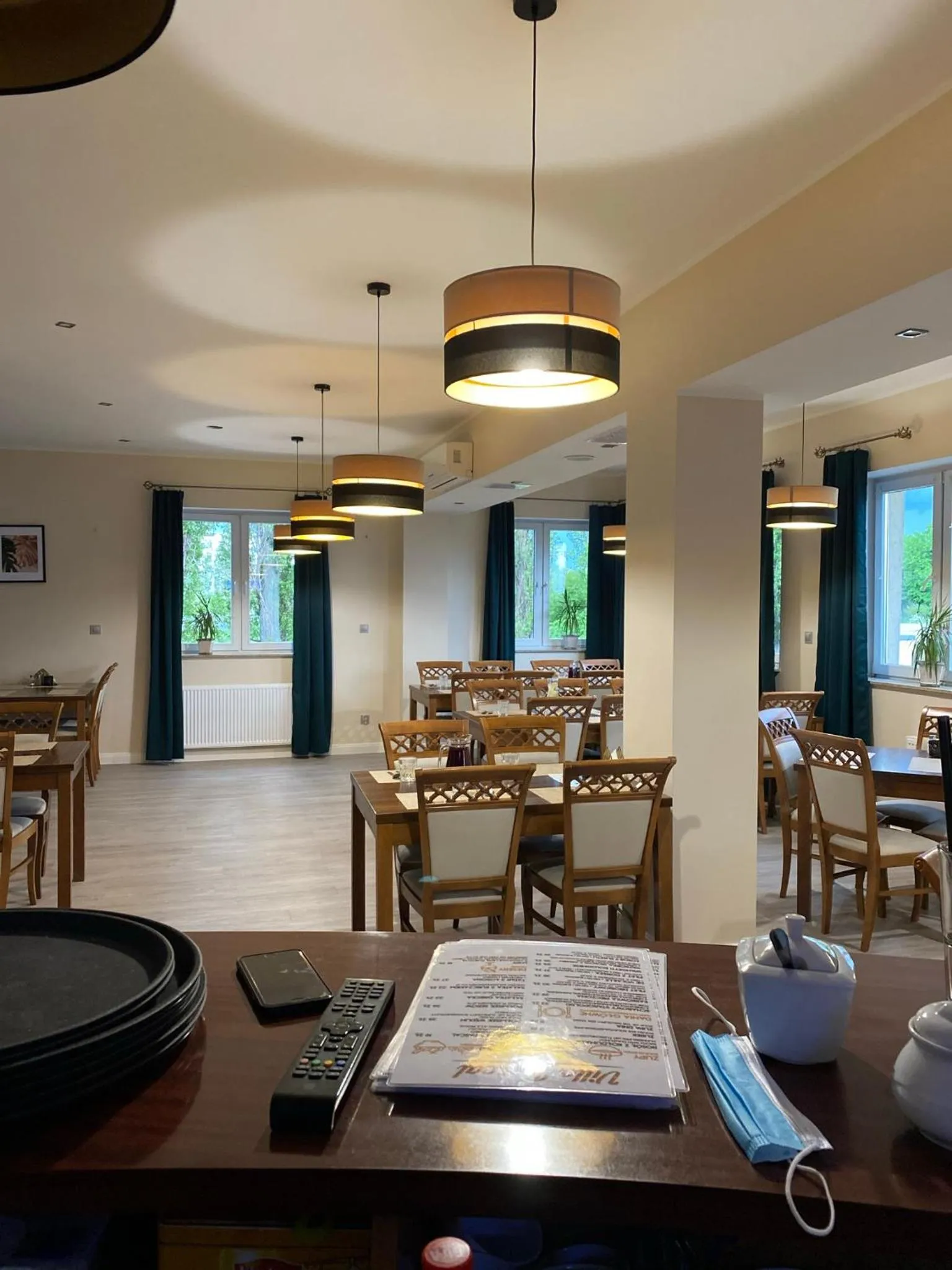 Restaurant/places to eat in Villa Pascal