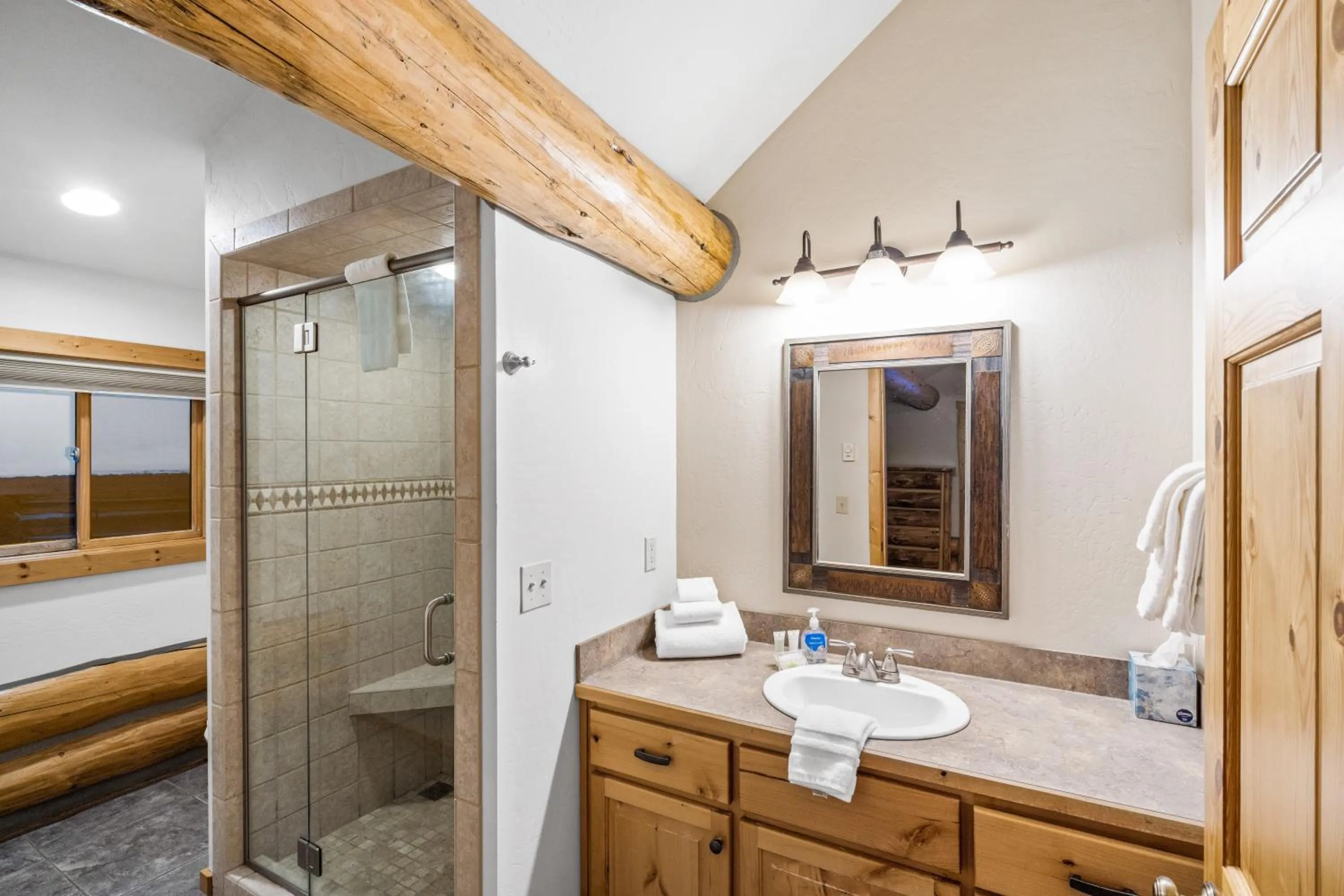 Shower in King's Cabin