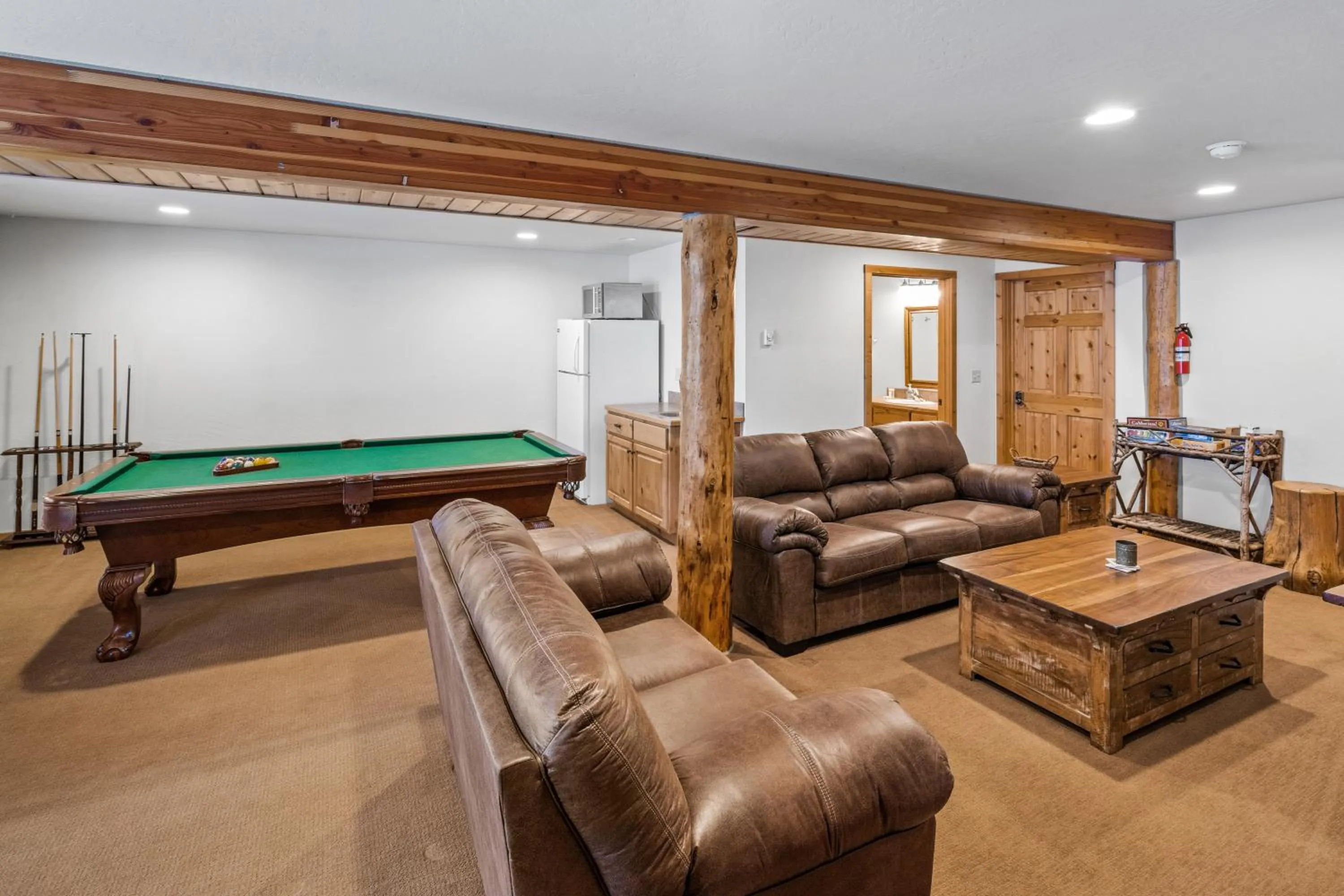 Billiard in King's Cabin