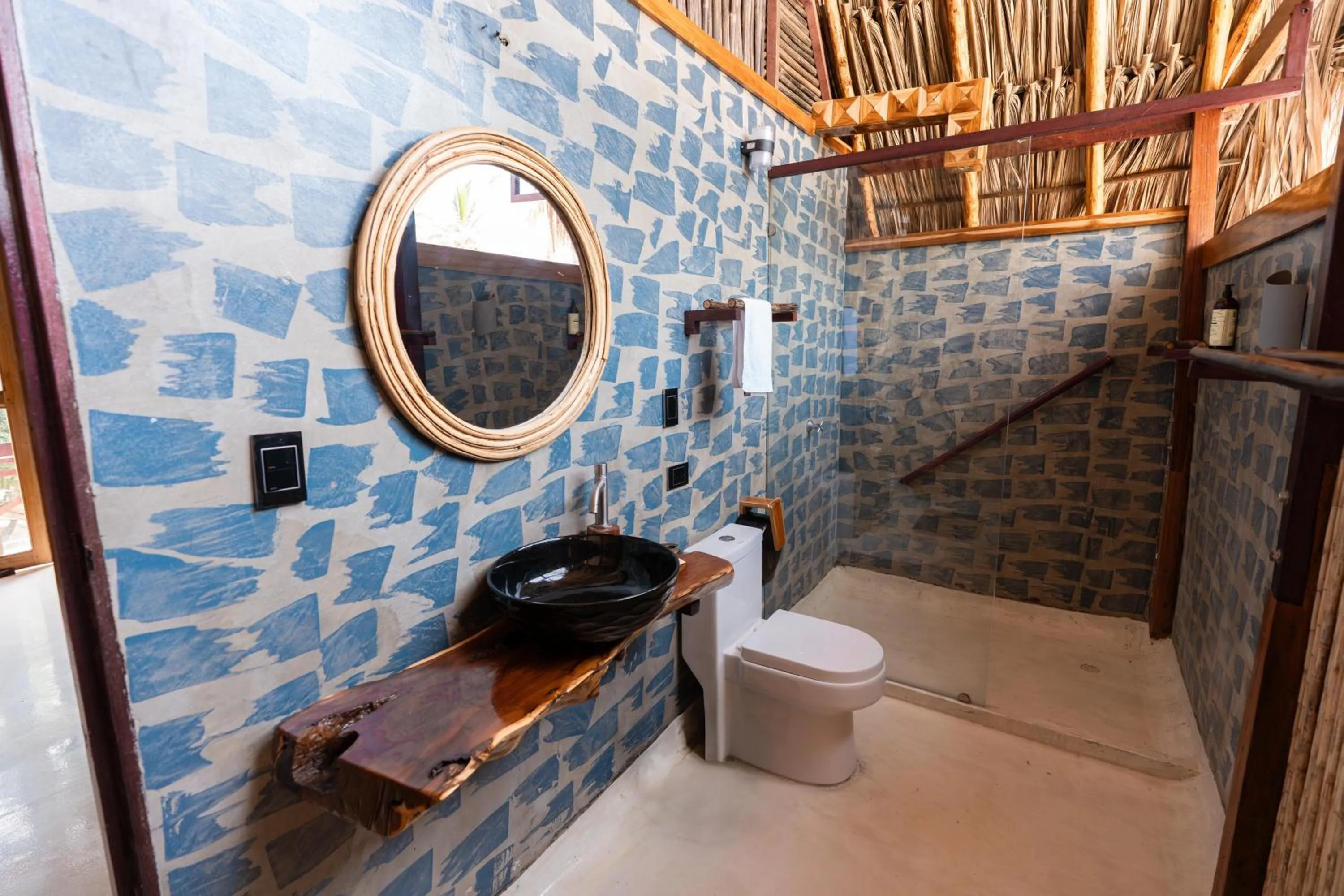 Bathroom in La Playita Isla Fuerte