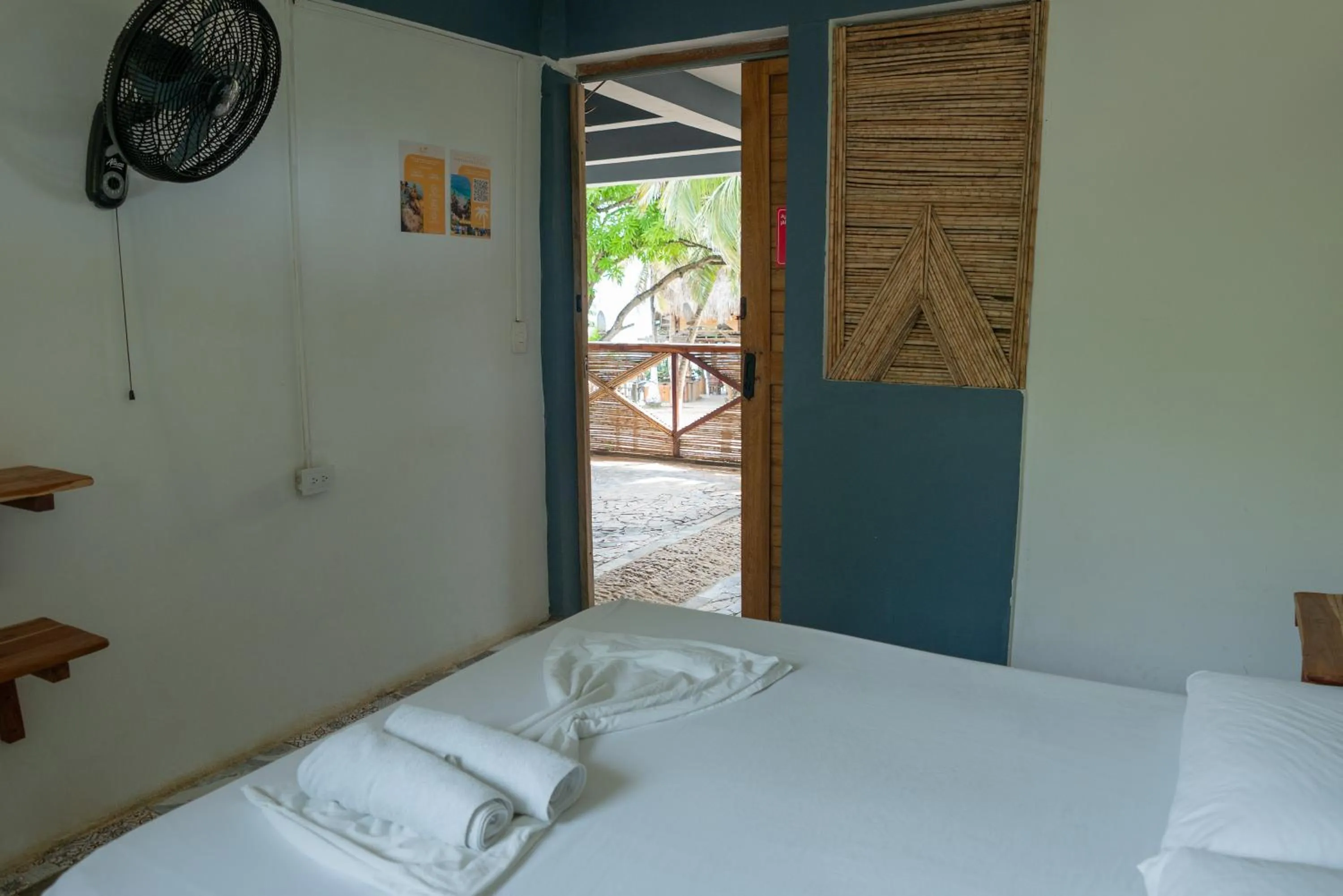 Photo of the whole room, Bed in La Playita Isla Fuerte