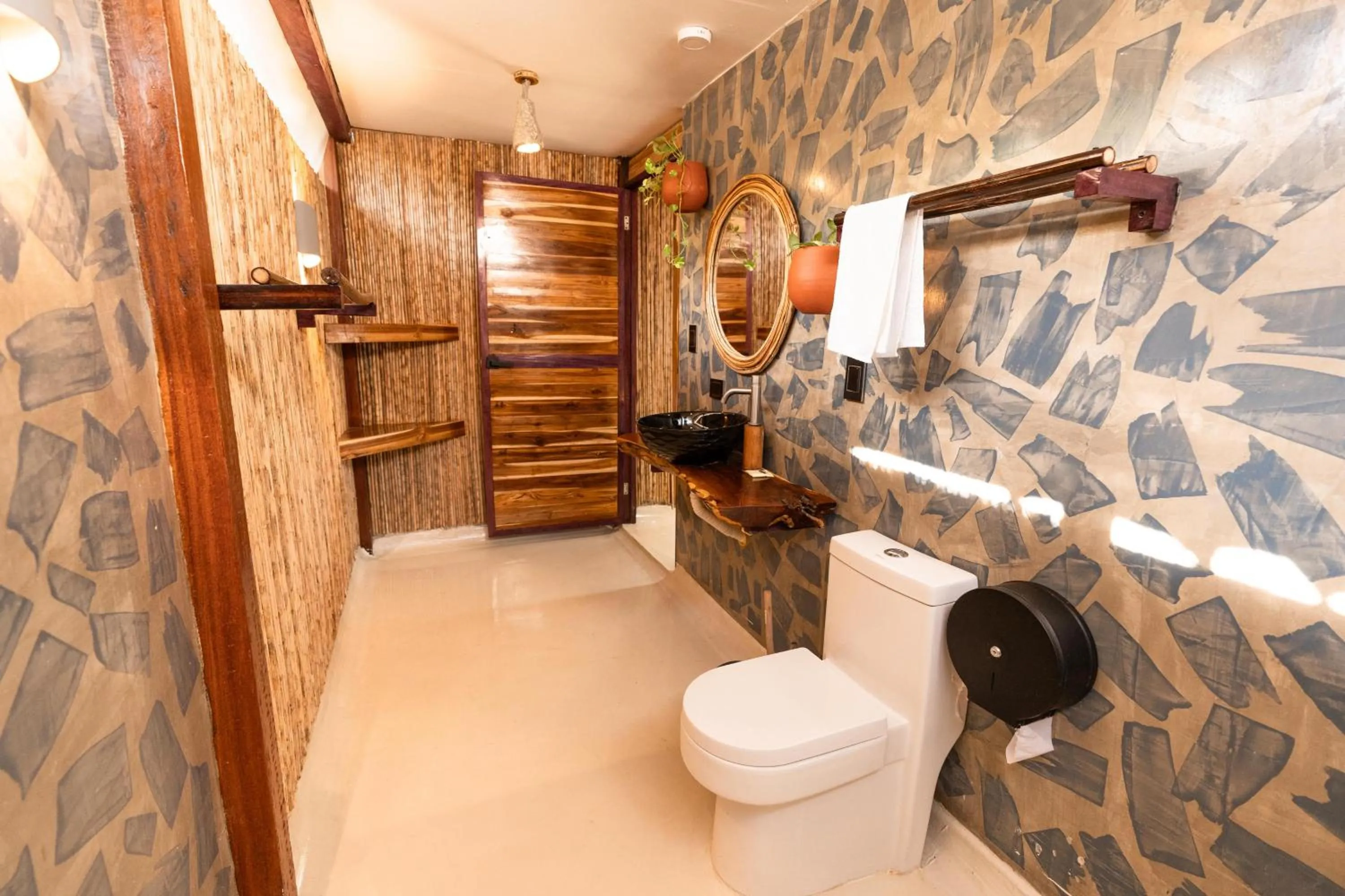 Toilet in La Playita Isla Fuerte