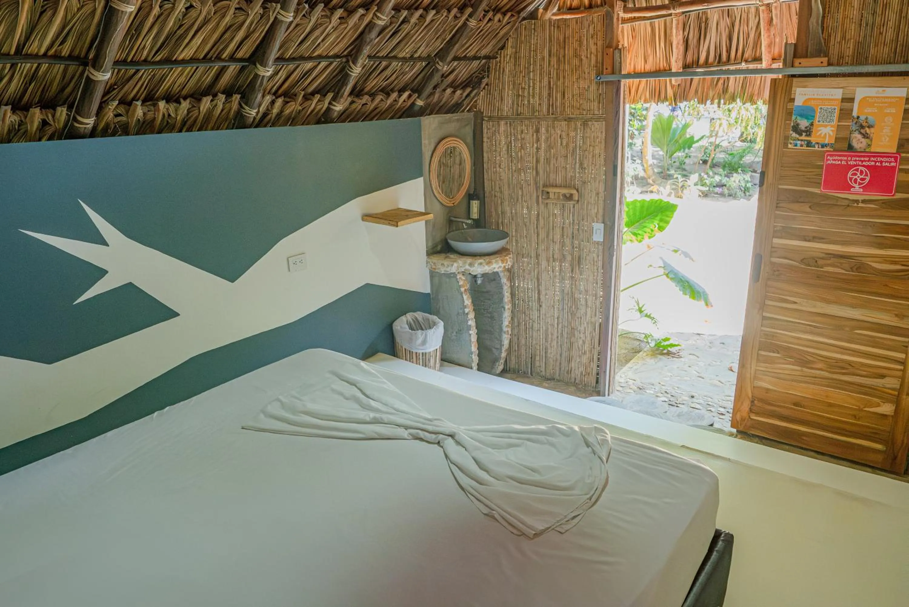 Photo of the whole room, Bed in La Playita Isla Fuerte
