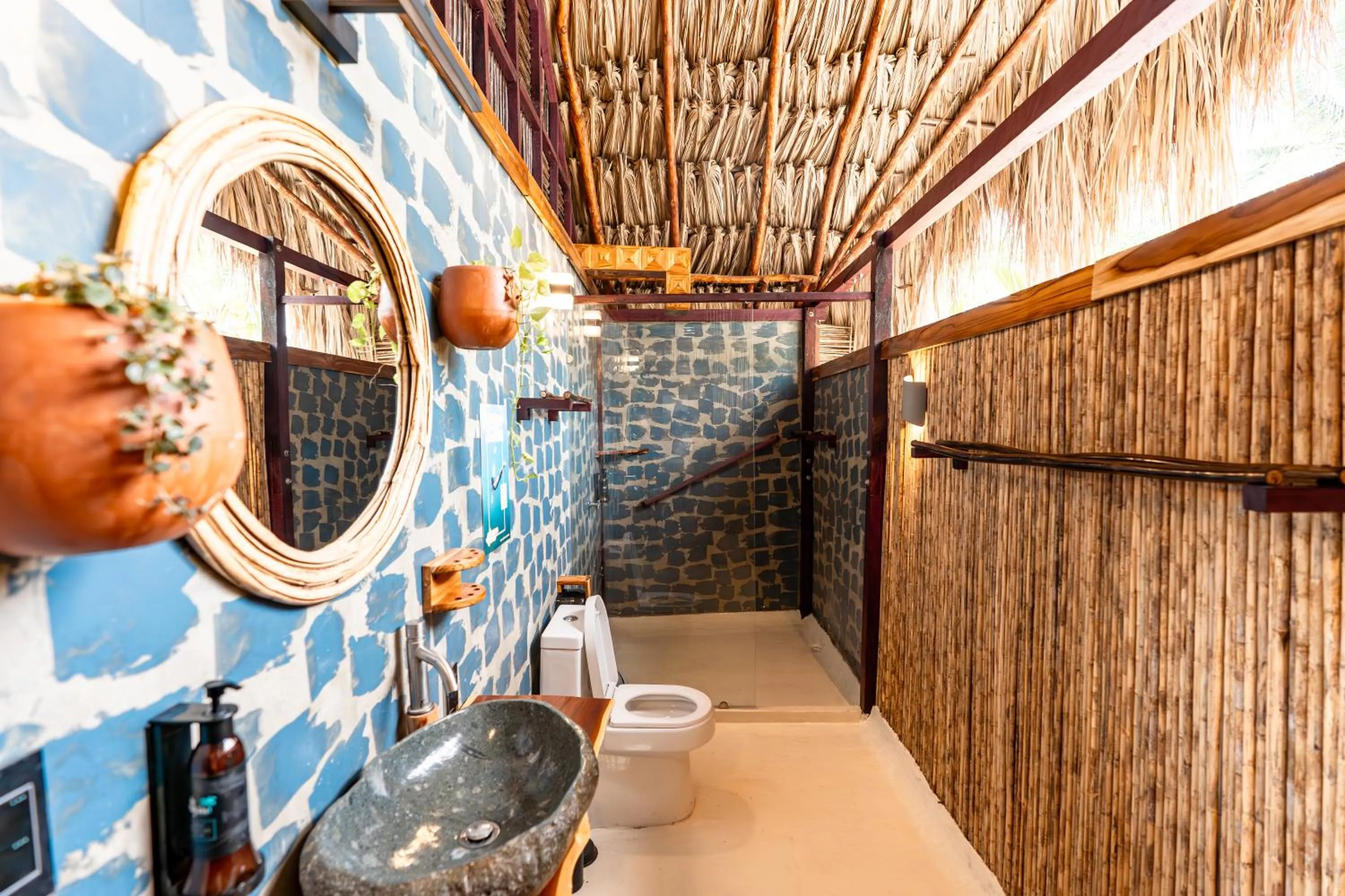 Toilet in La Playita Isla Fuerte