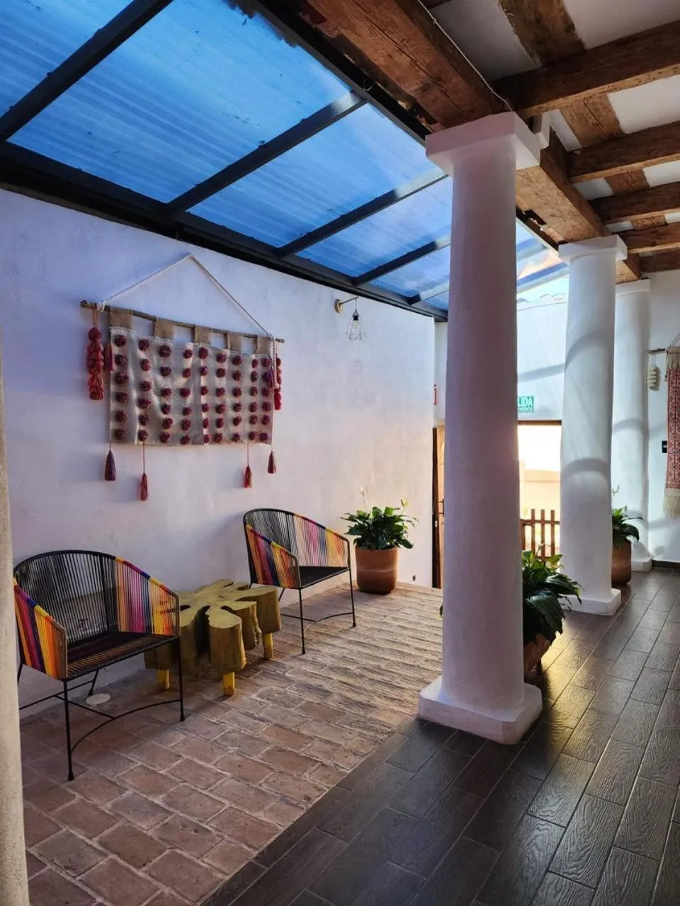 Living room in Suites del Barrio