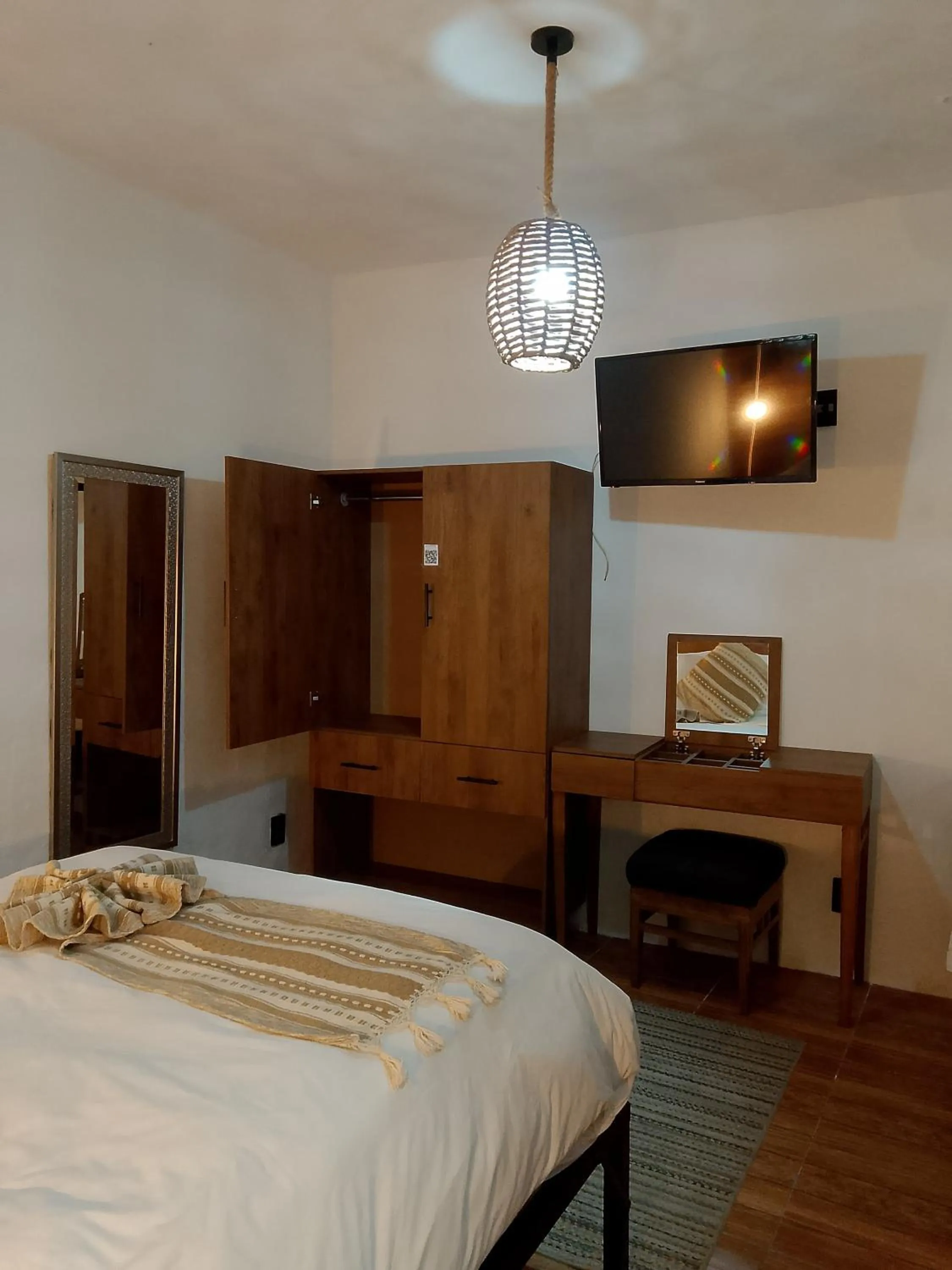 Photo of the whole room, Bed in Suites del Barrio