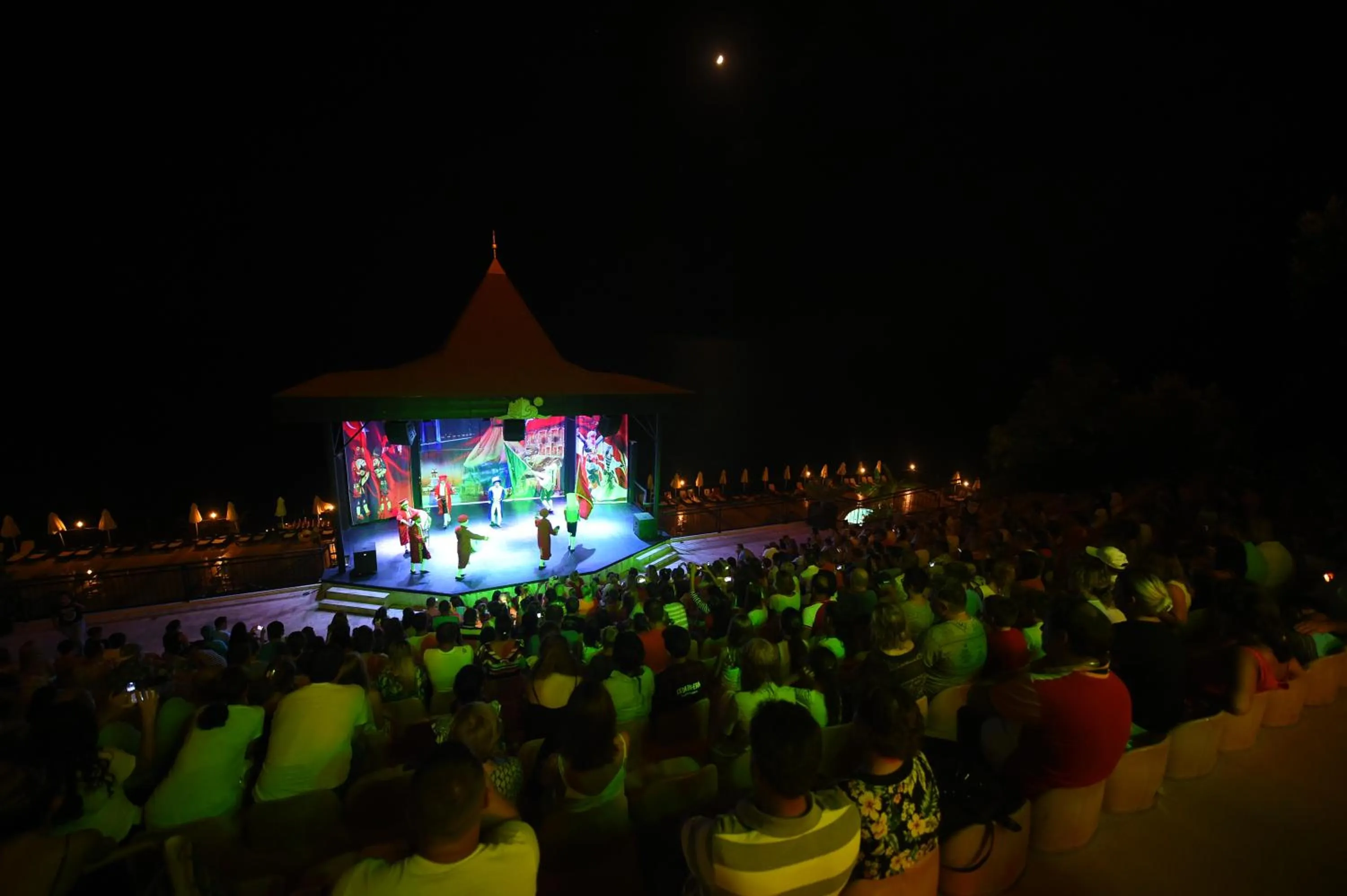 Evening entertainment in Utopia World