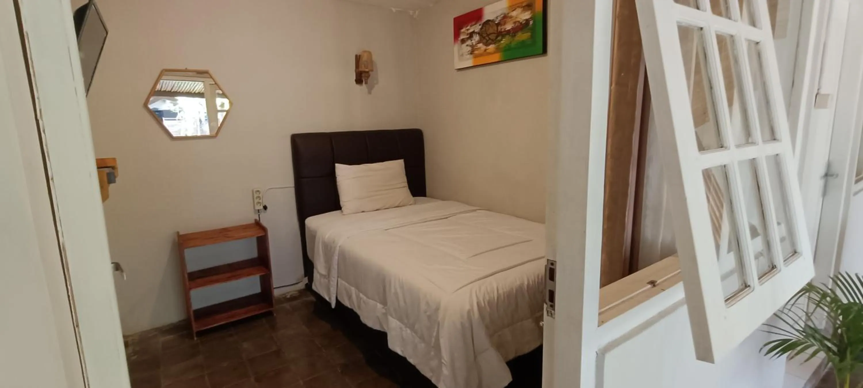 fireplace, Bed in The Bloomy House