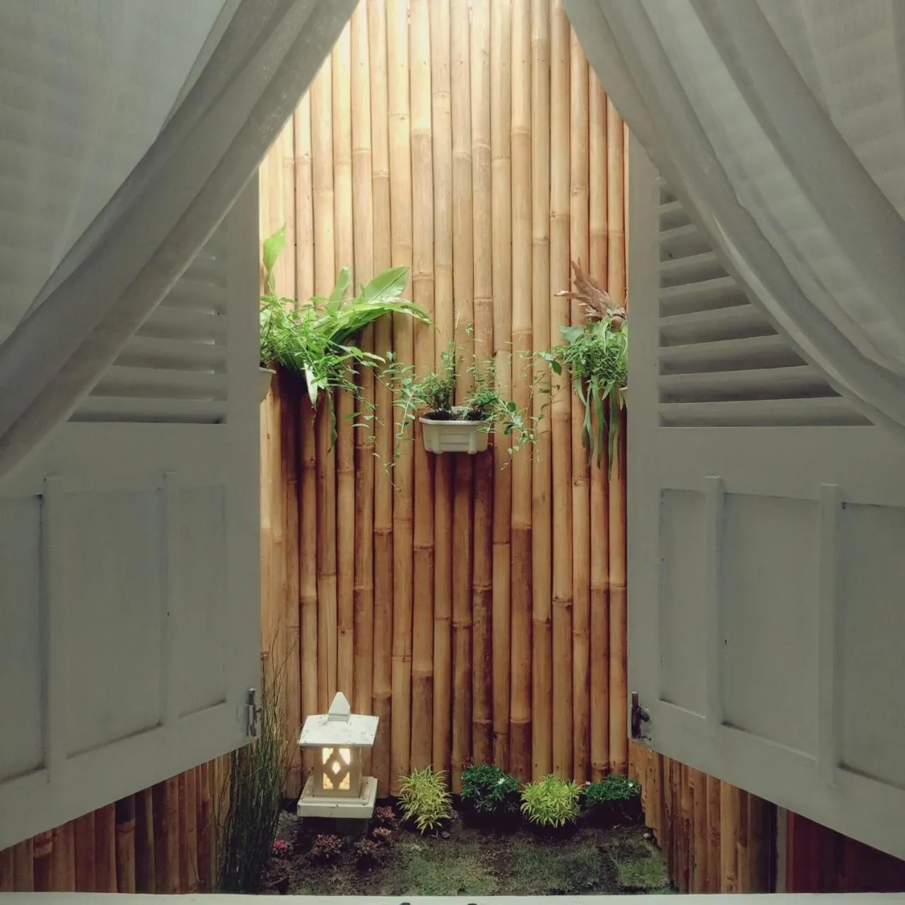 Garden view in The Bloomy House