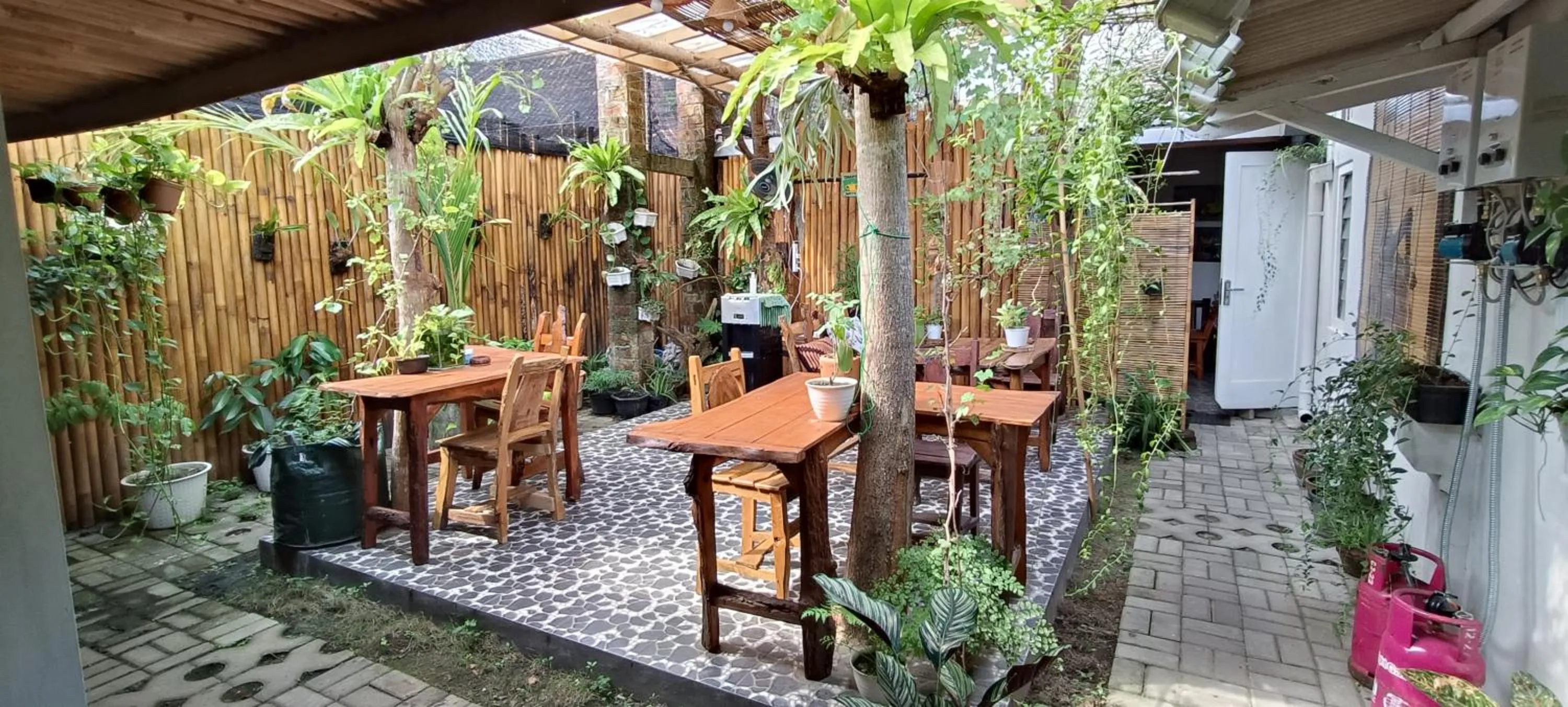 Dining area in The Bloomy House