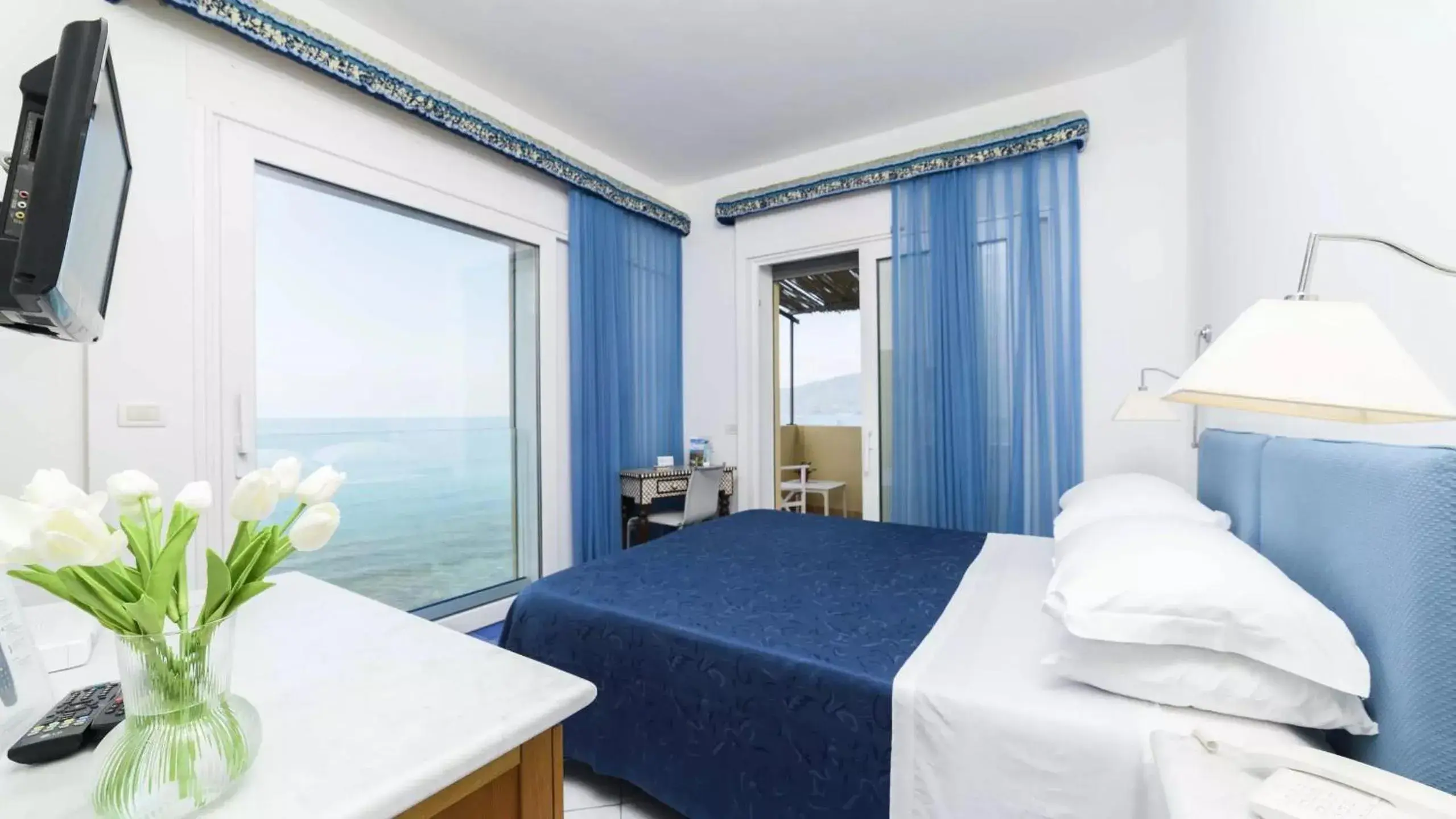 Bedroom, Bed in Grand Hotel San Pietro Bedroom, Bed in Grand Hotel San Pietro