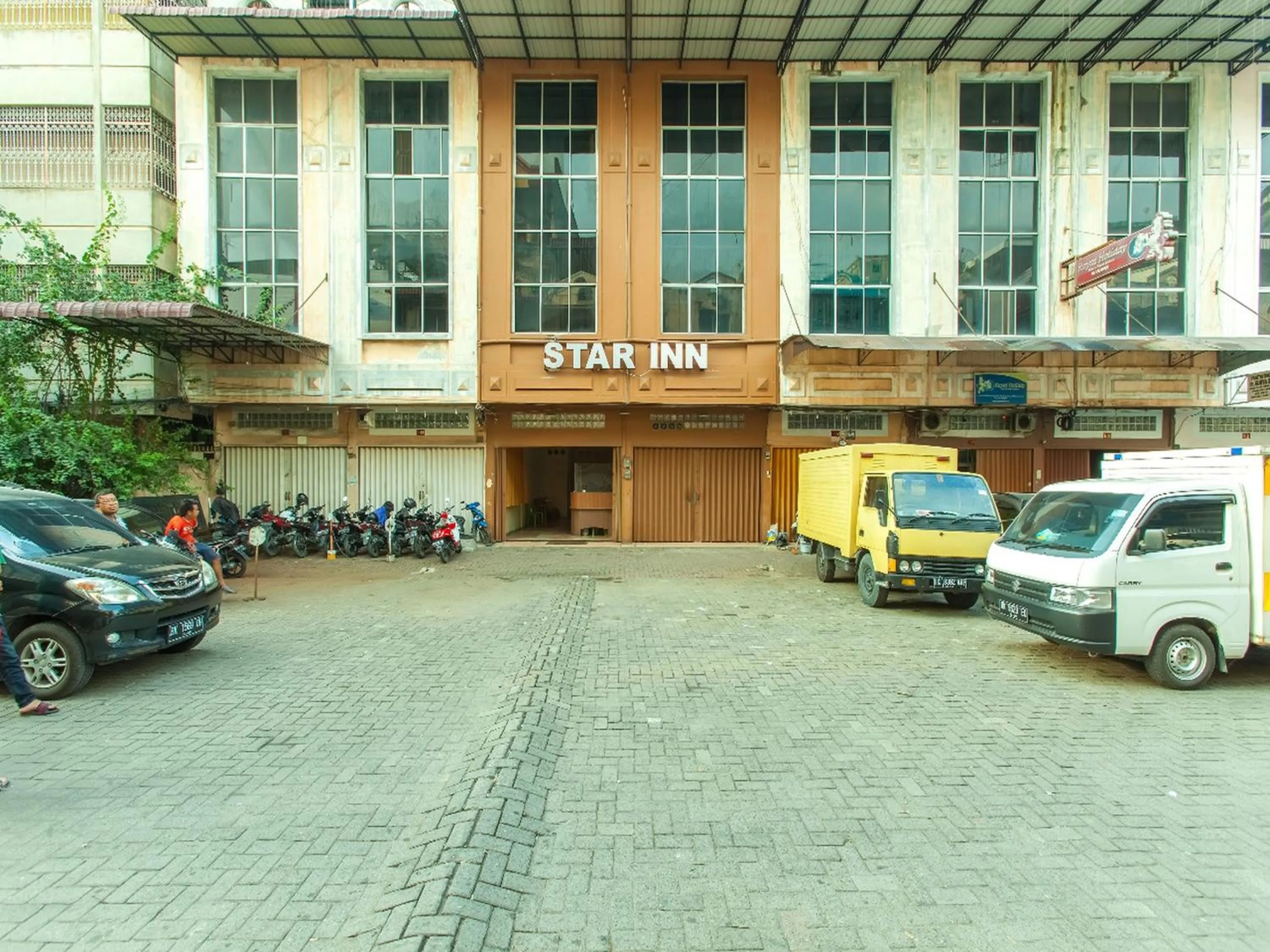 Facade/entrance in Star Inn Medan