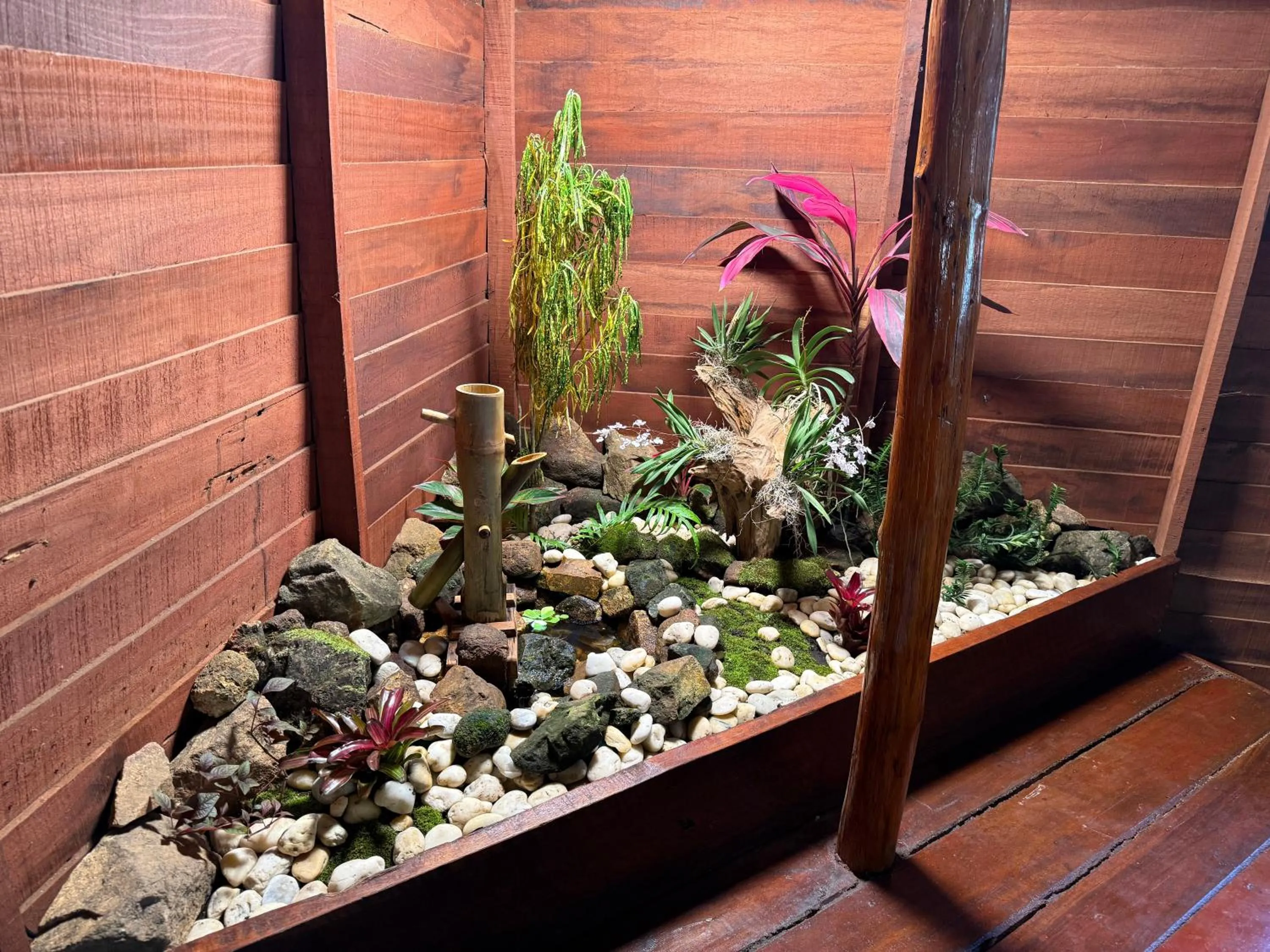 Restaurant/places to eat in Vanara Bungalows