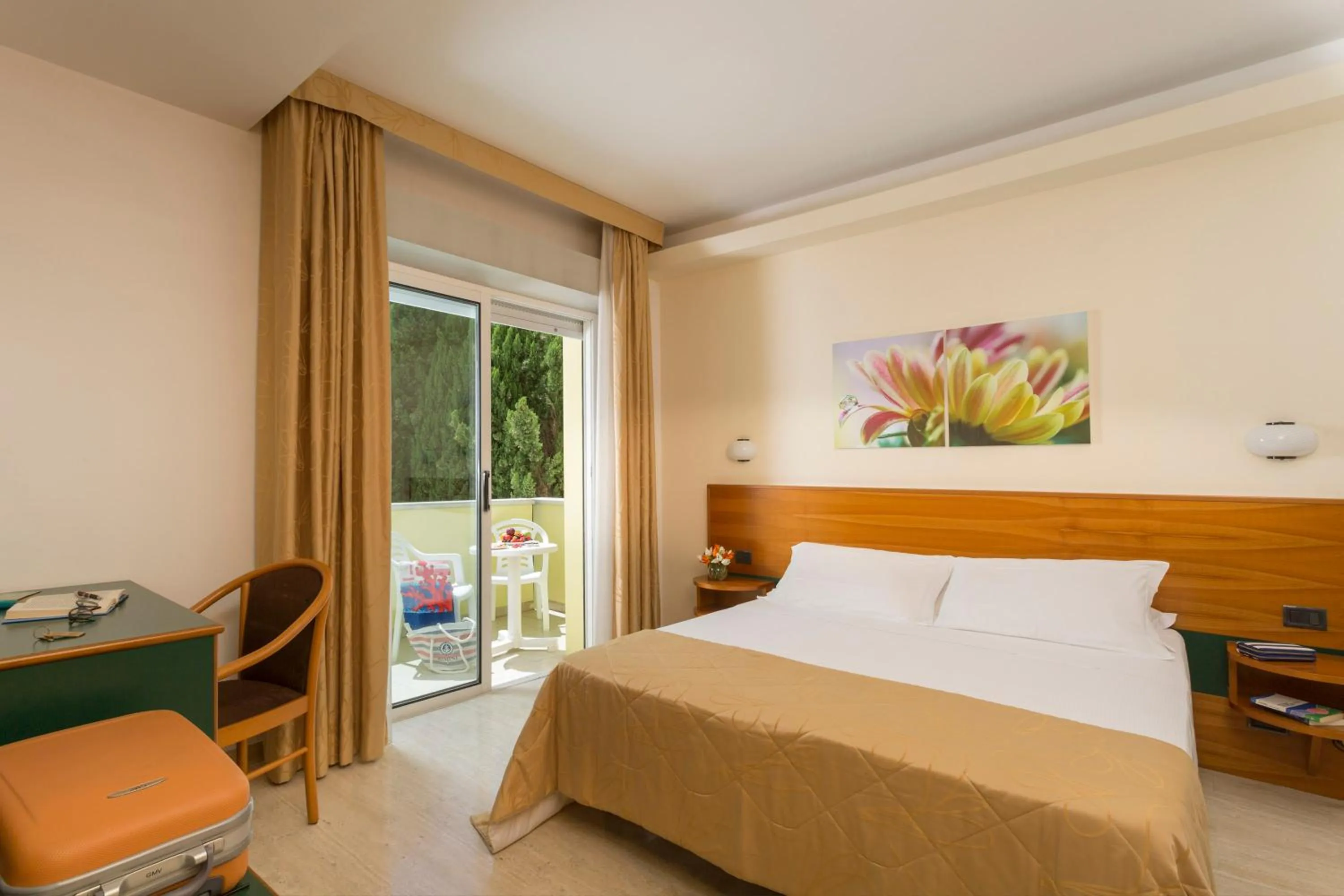 Photo of the whole room, Bed in Astoria Suite Hotel