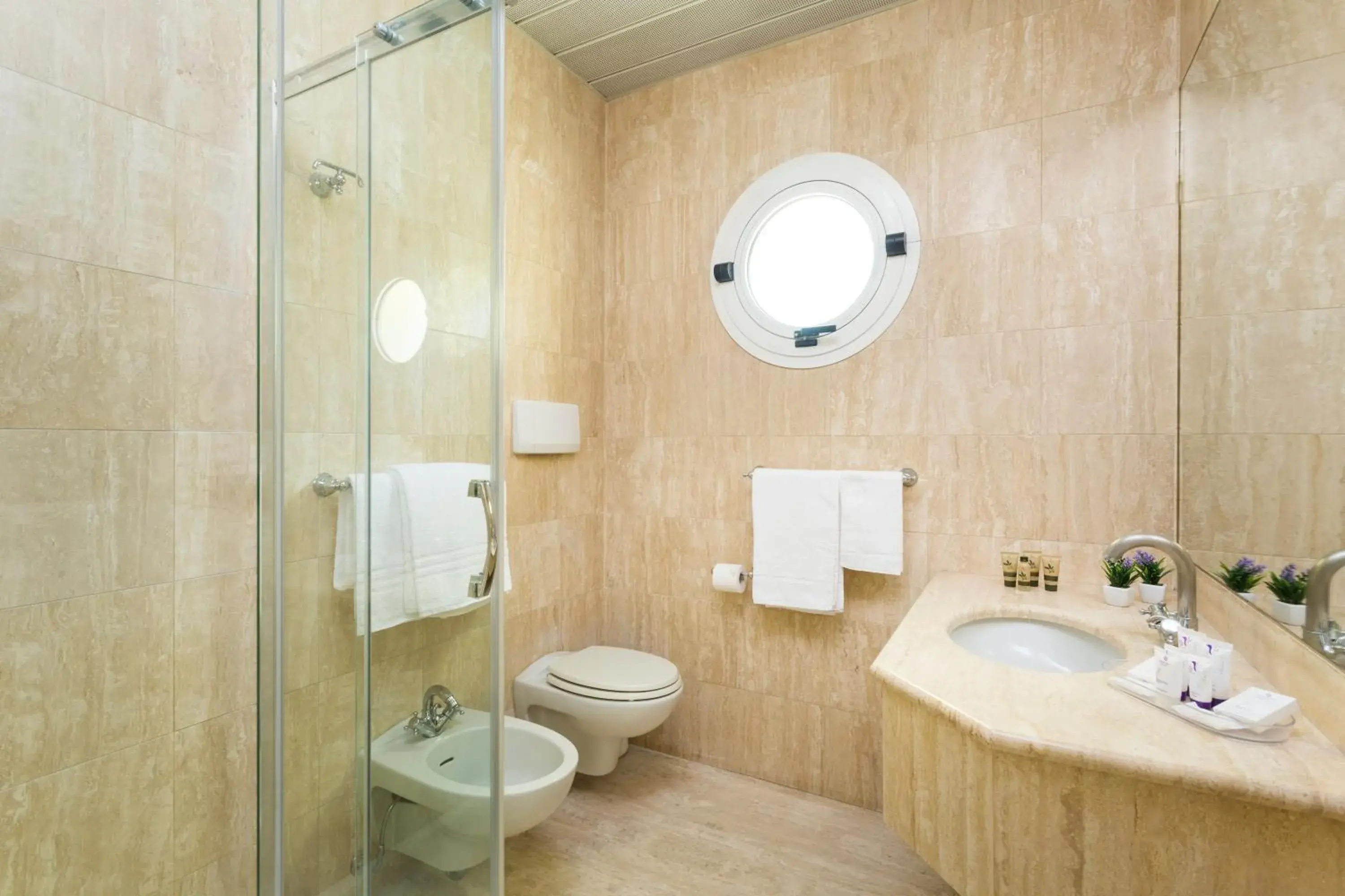 Bathroom in Astoria Suite Hotel
