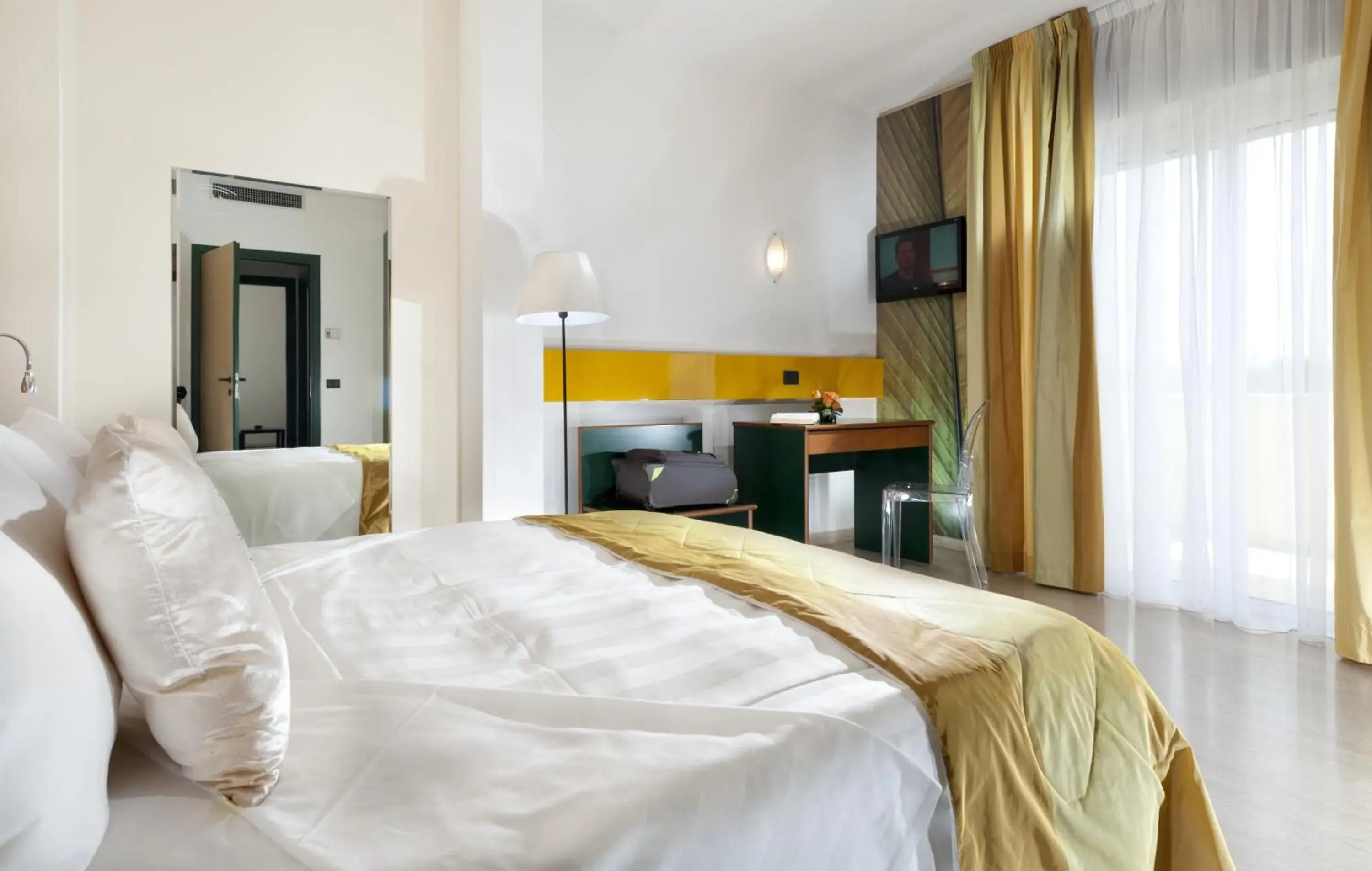 Bedroom, Bed in Astoria Suite Hotel