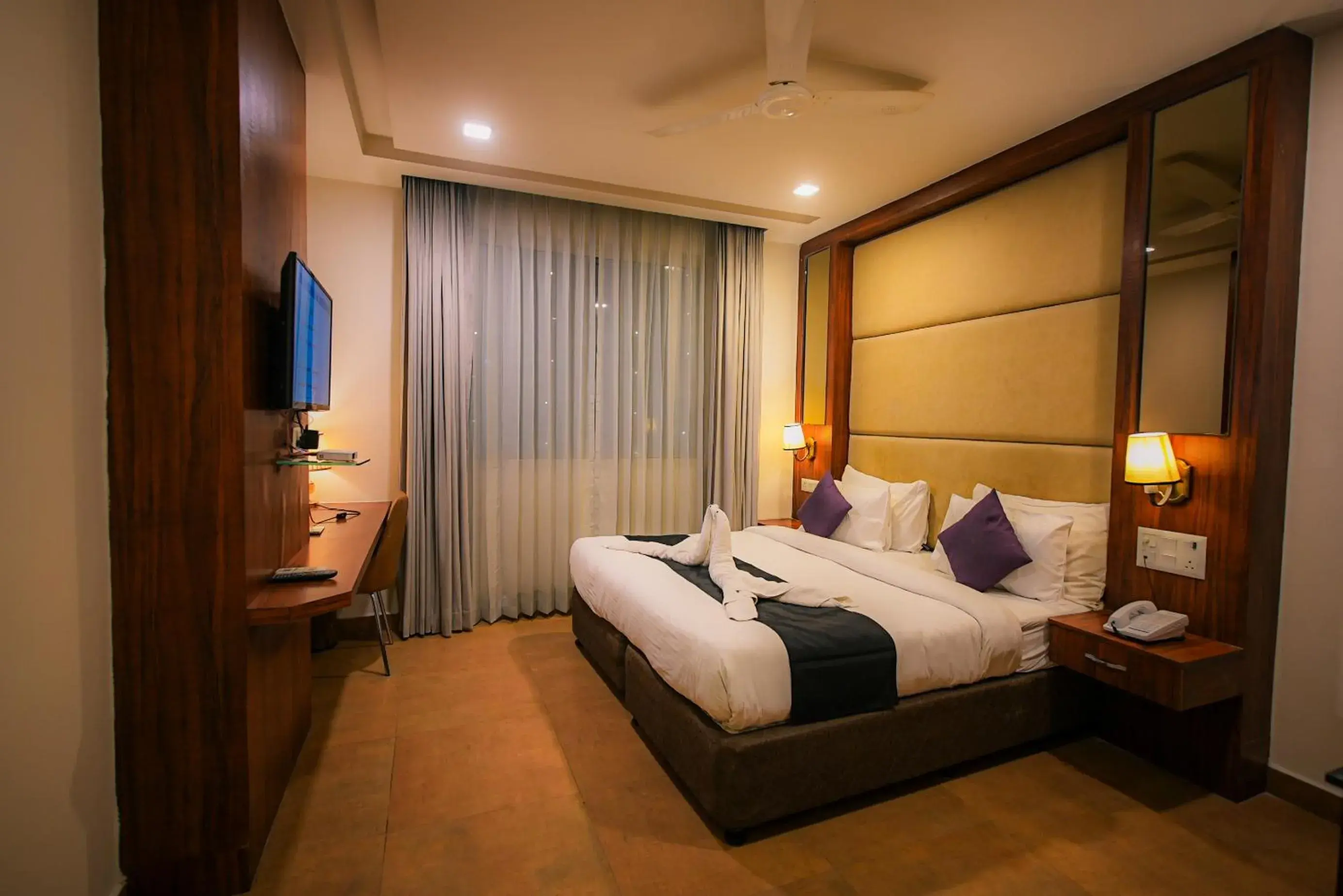 Photo of the whole room, Bed in Dazzling Photo of the whole room, Bed in Dazzling