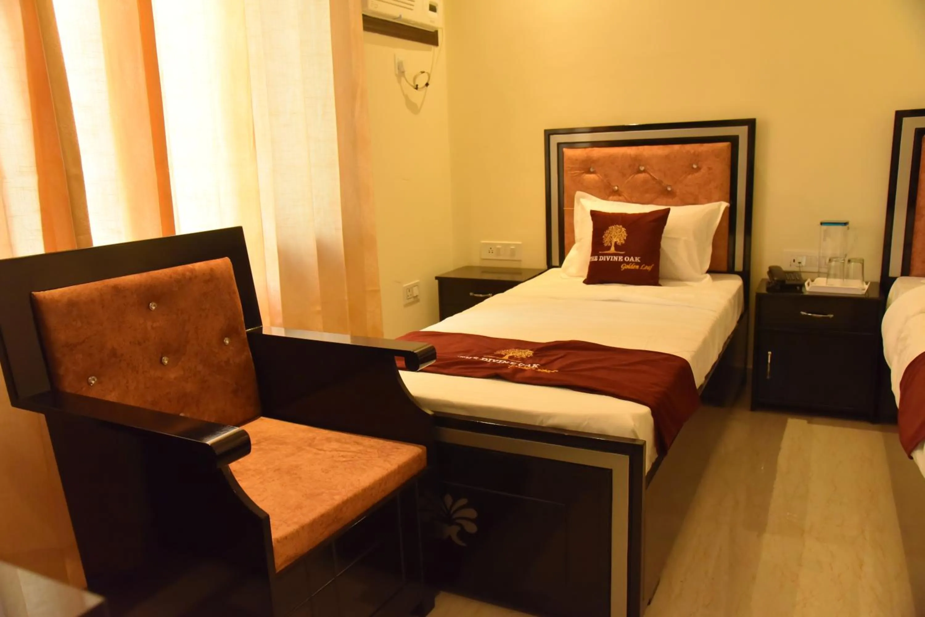 Bed in The Divine Oak Golden Leaf