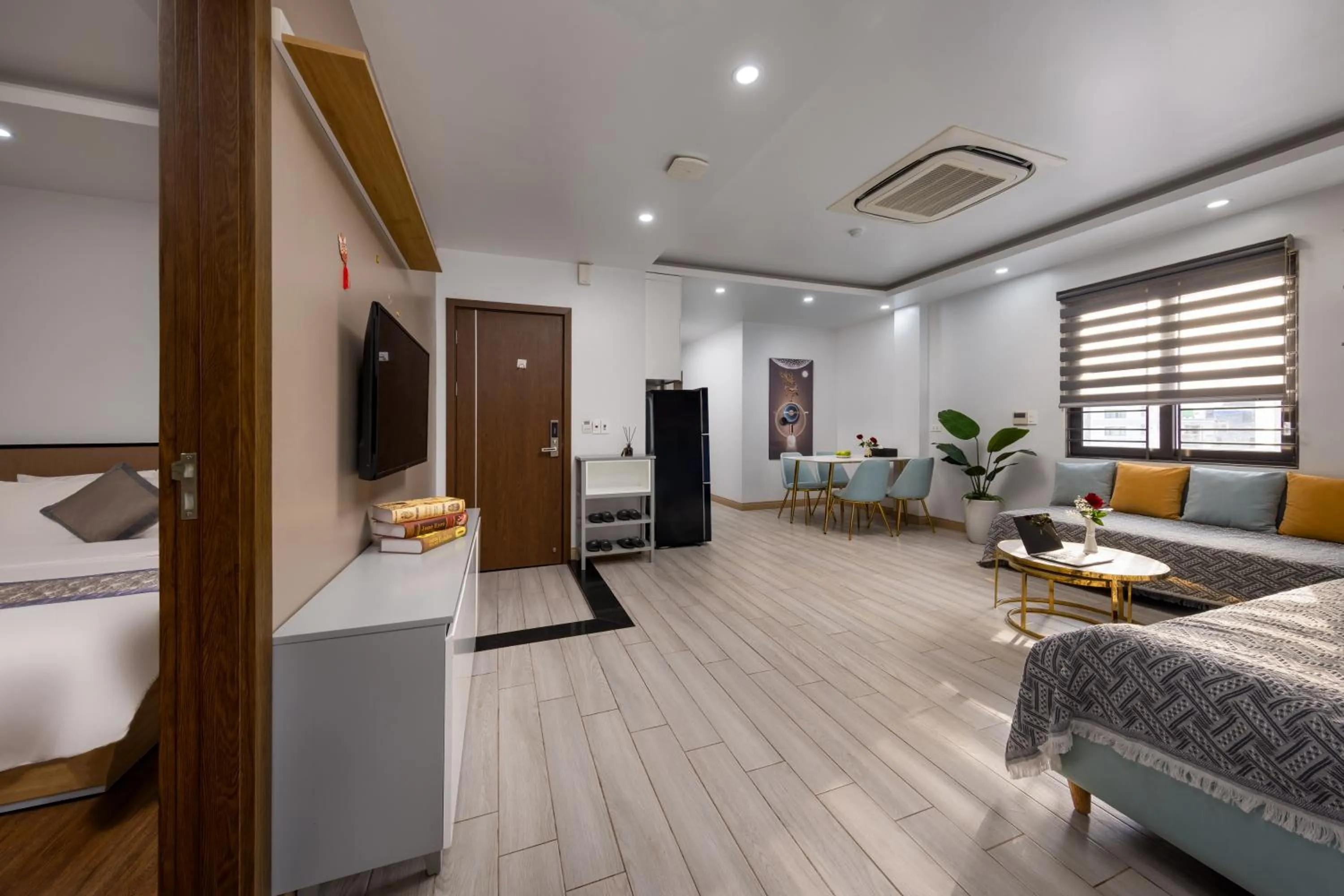 TV and multimedia, Bed in Cat Ba Seoul 2 Hotel & Apartment