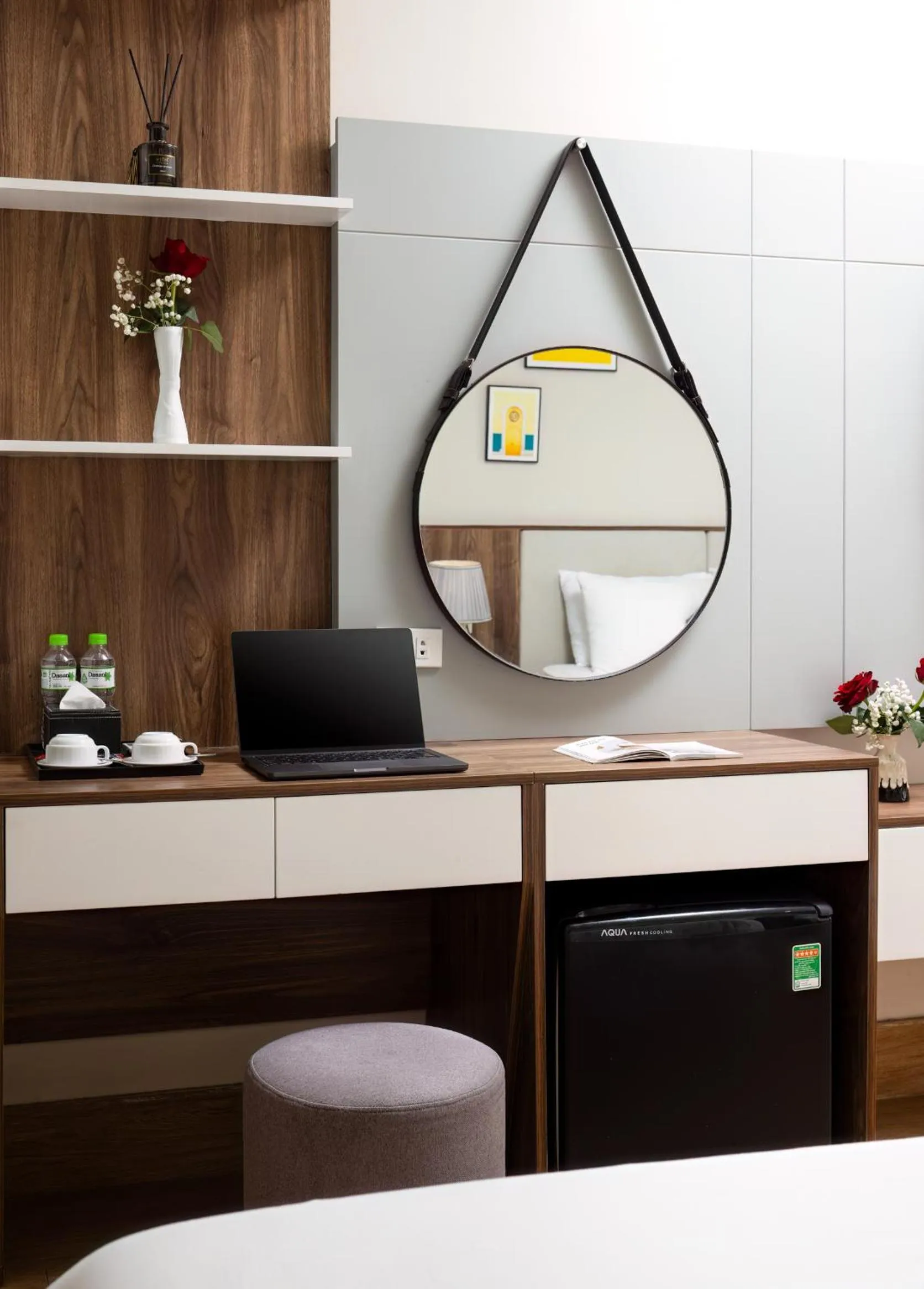 hair dresser in Cat Ba Seoul 2 Hotel & Apartment