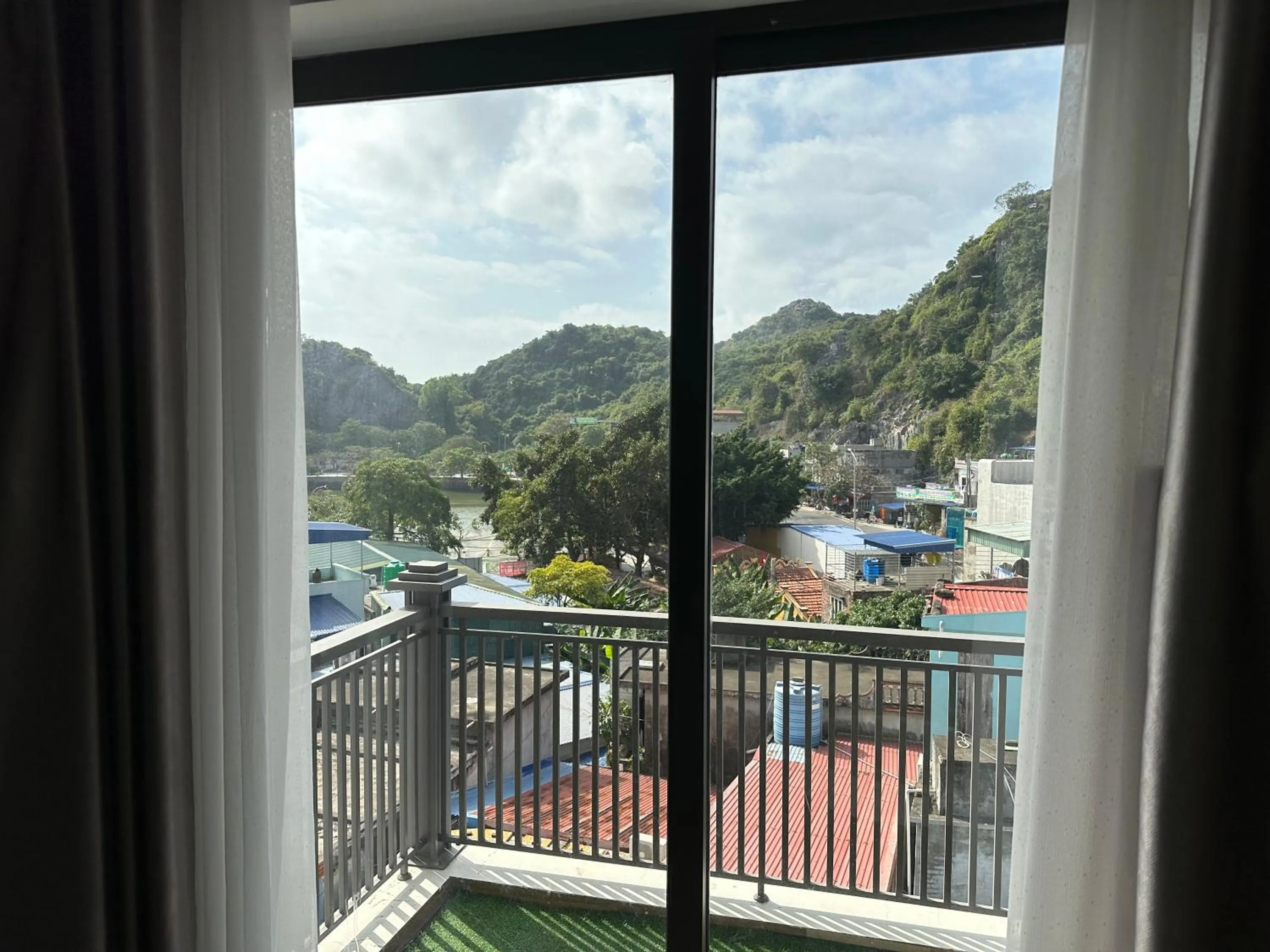 Balcony/Terrace in Cat Ba Seoul 2 Hotel & Apartment