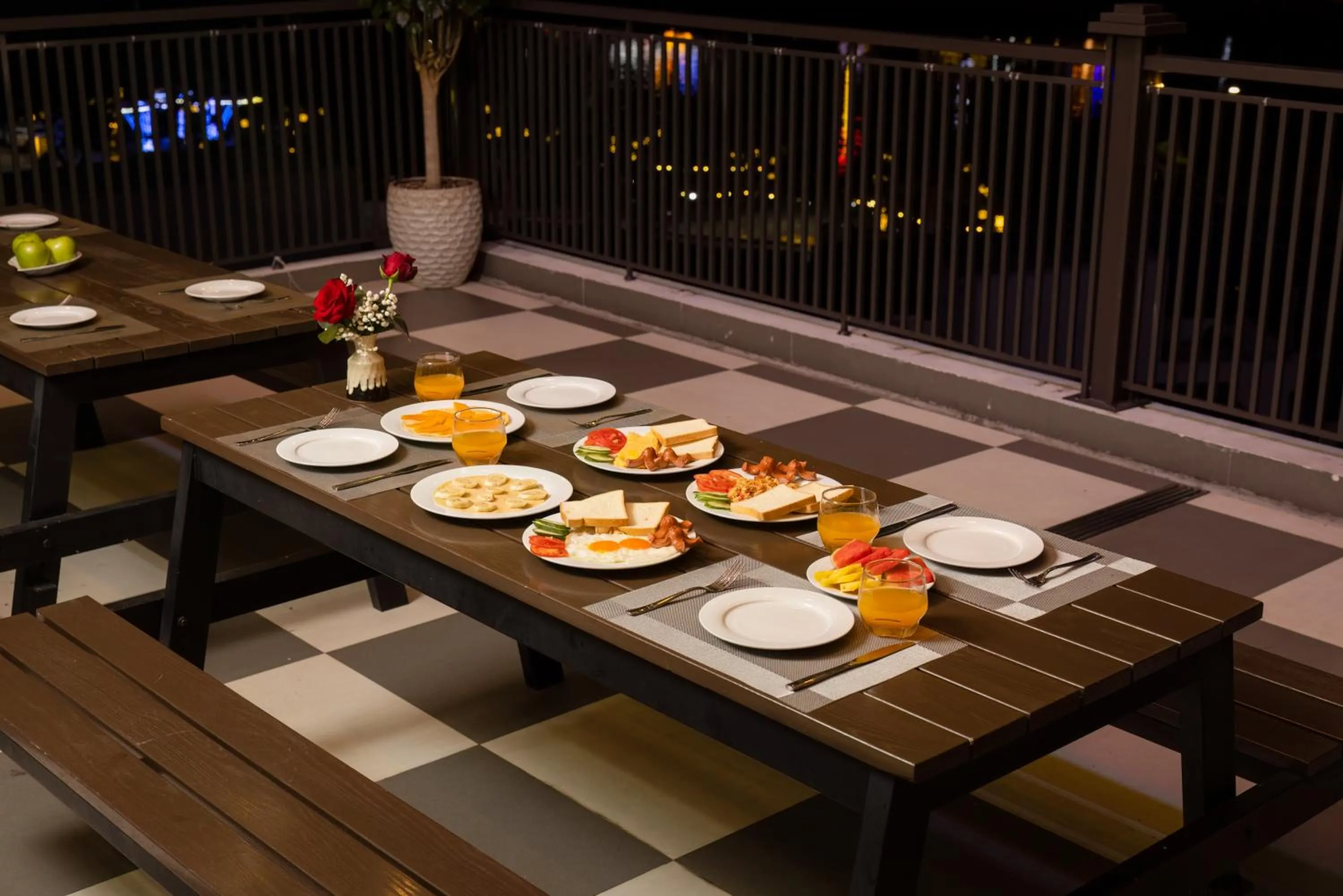 Restaurant/places to eat in Cat Ba Seoul 2 Hotel & Apartment
