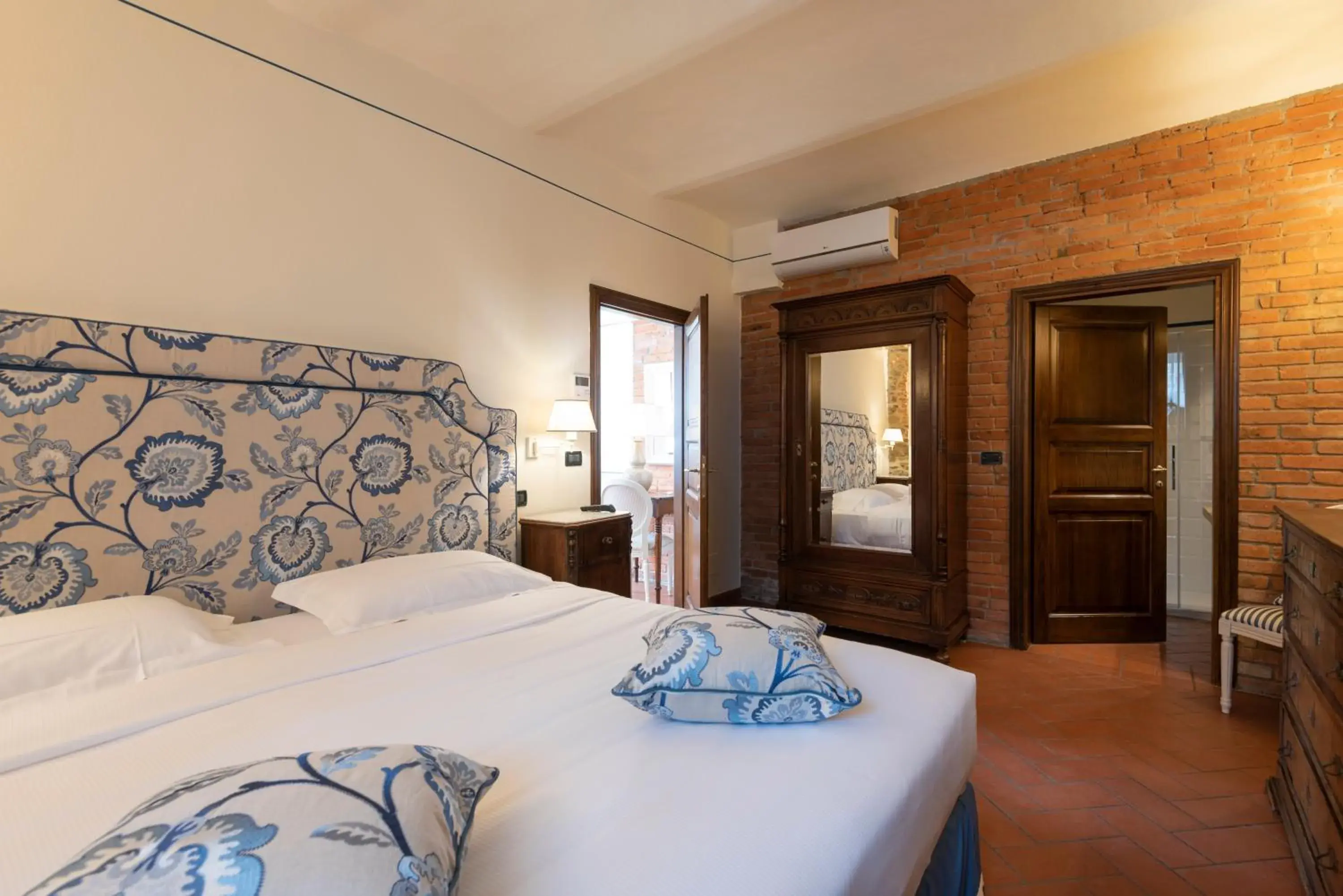 Double Room with Patio - single occupancy in Il Palazzo - Agriturismo, Winery Double Room with Patio - single occupancy in Il Palazzo - Agriturismo, Winery