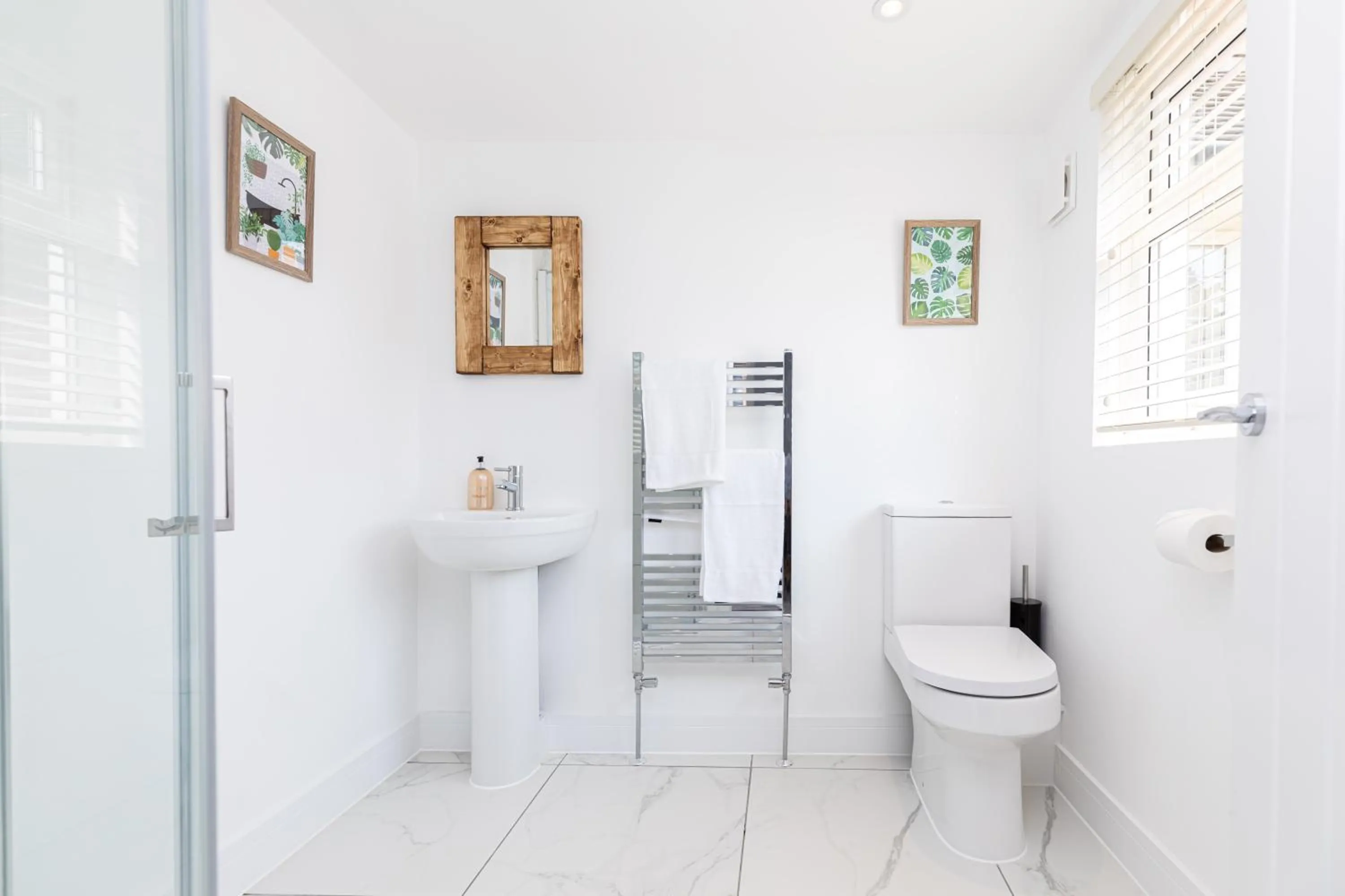 Bathroom in Westview Cottage bikes/chef/hot tub