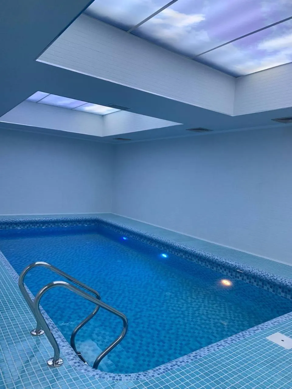 Swimming pool in Golden Samarkand Hotel