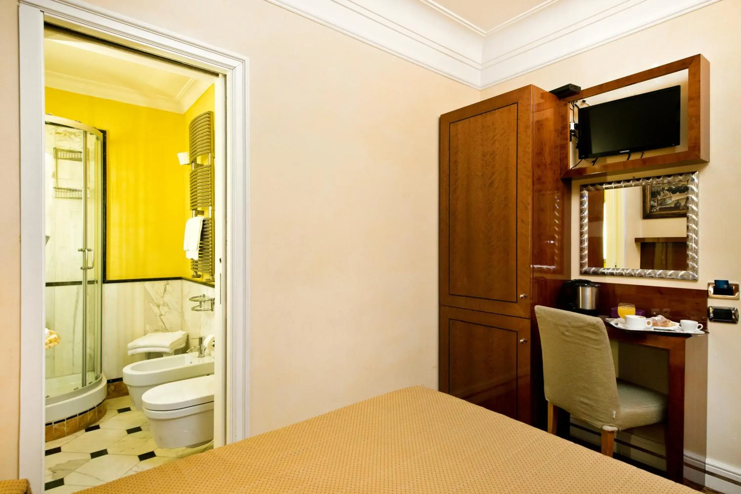 Bed in Suite Opera Rooms Bed in Suite Opera Rooms